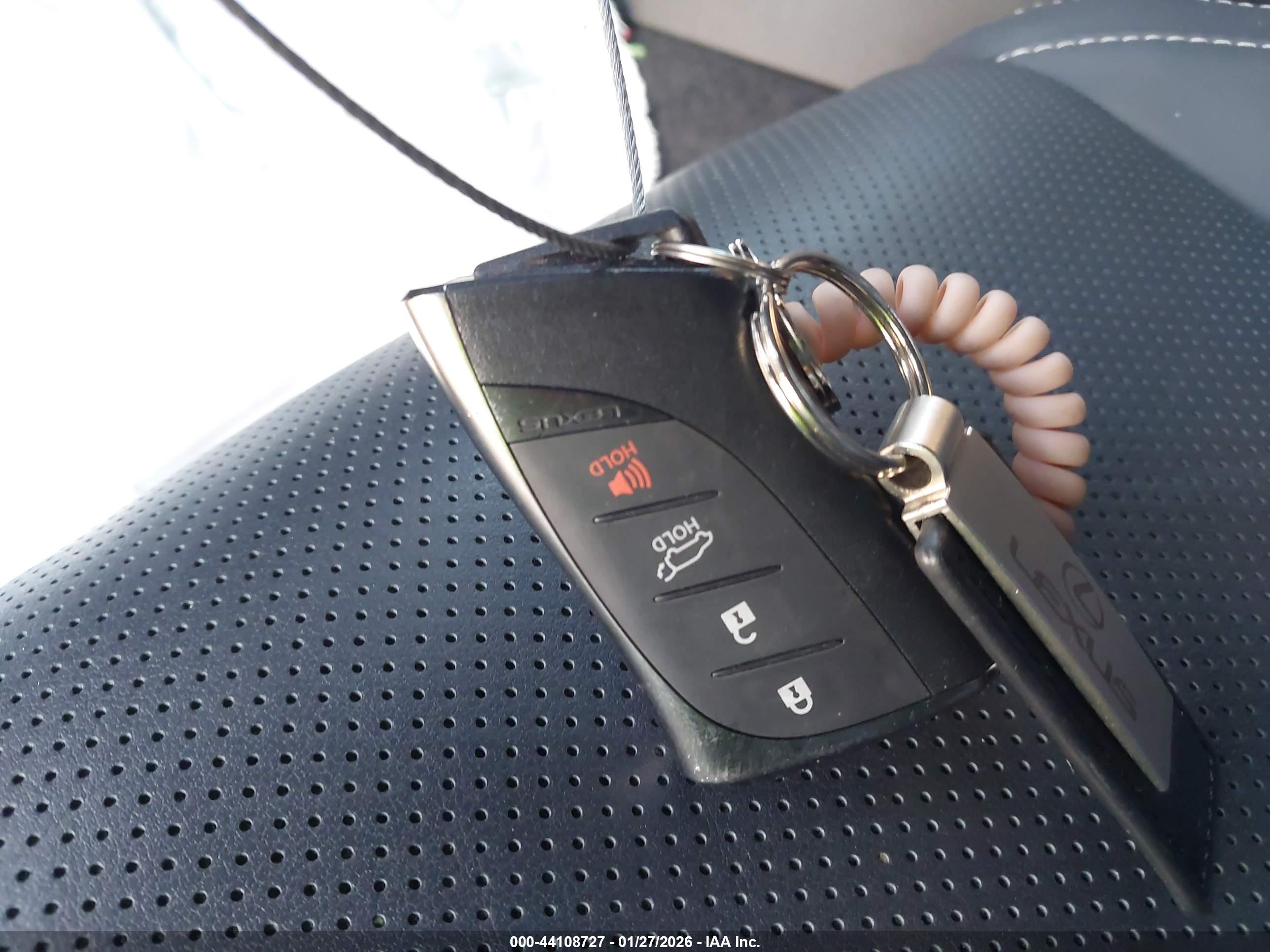 LEXUS LX image 11