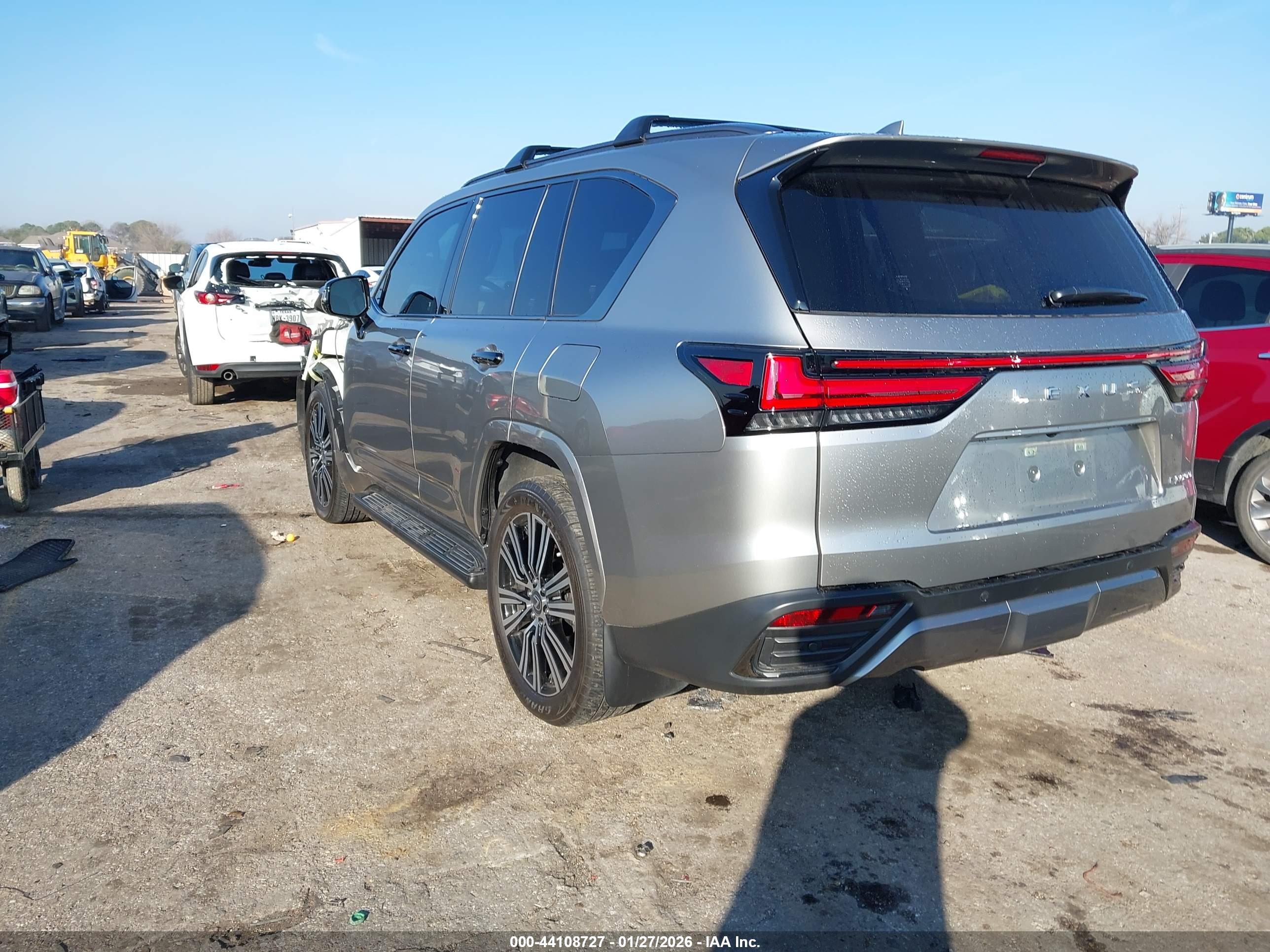 LEXUS LX image 3