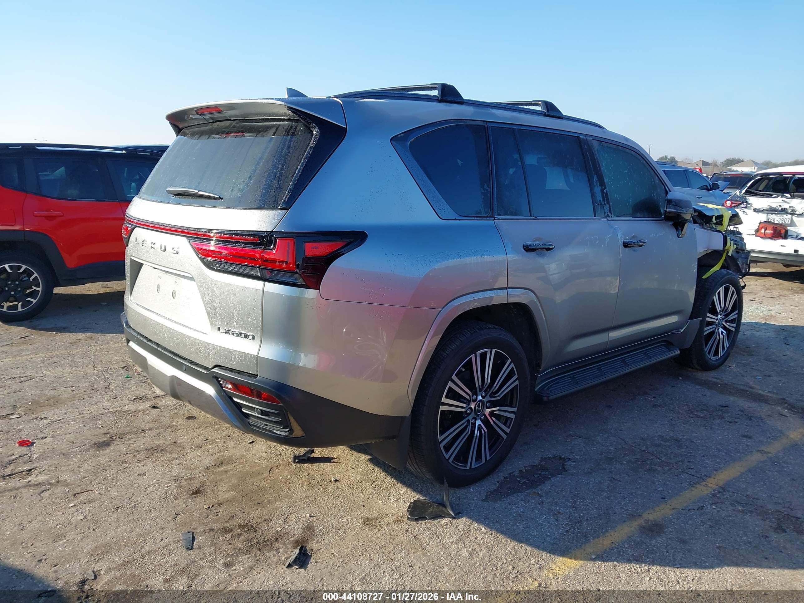 LEXUS LX image 4