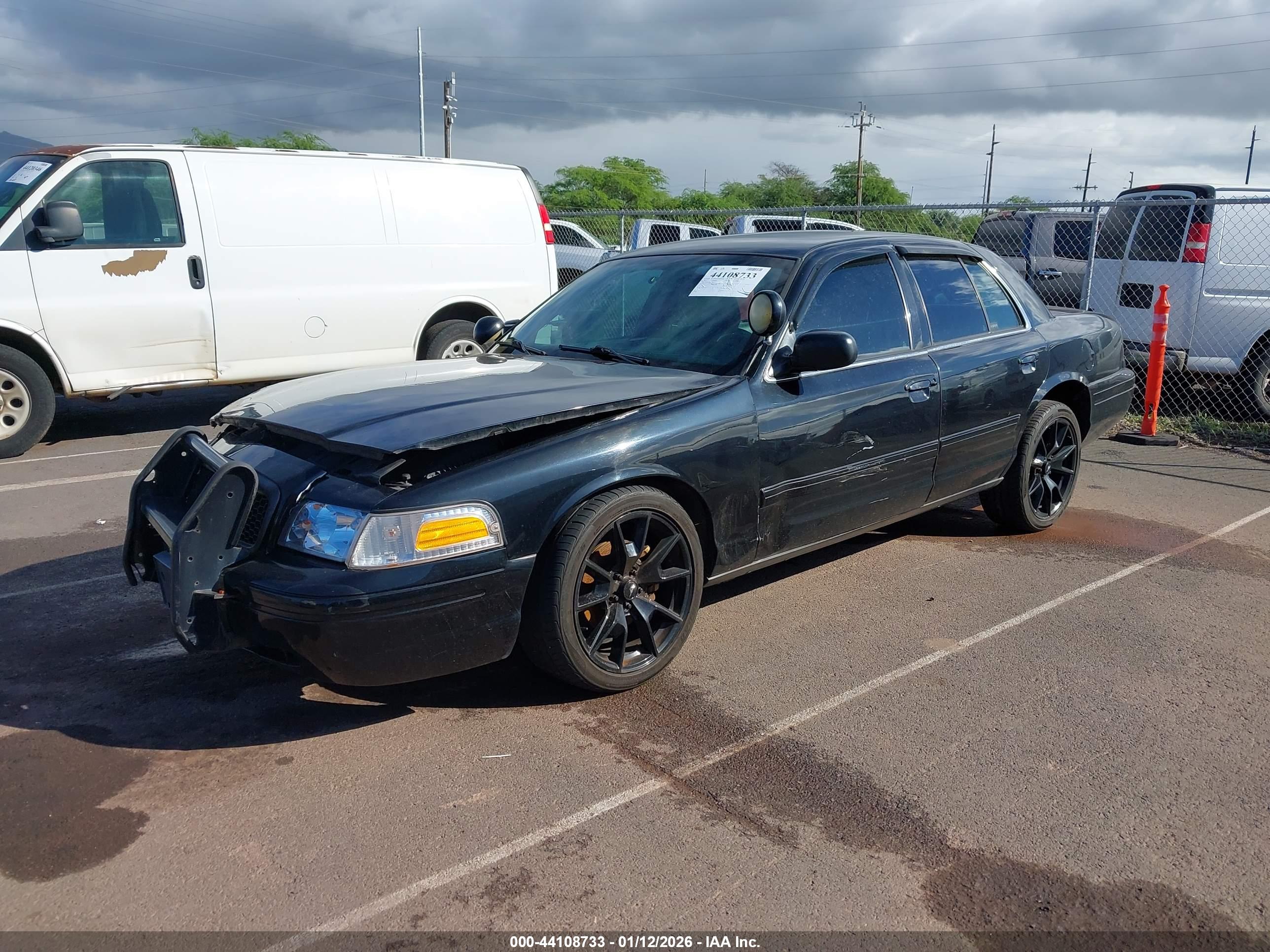 FORD CROWN image 2