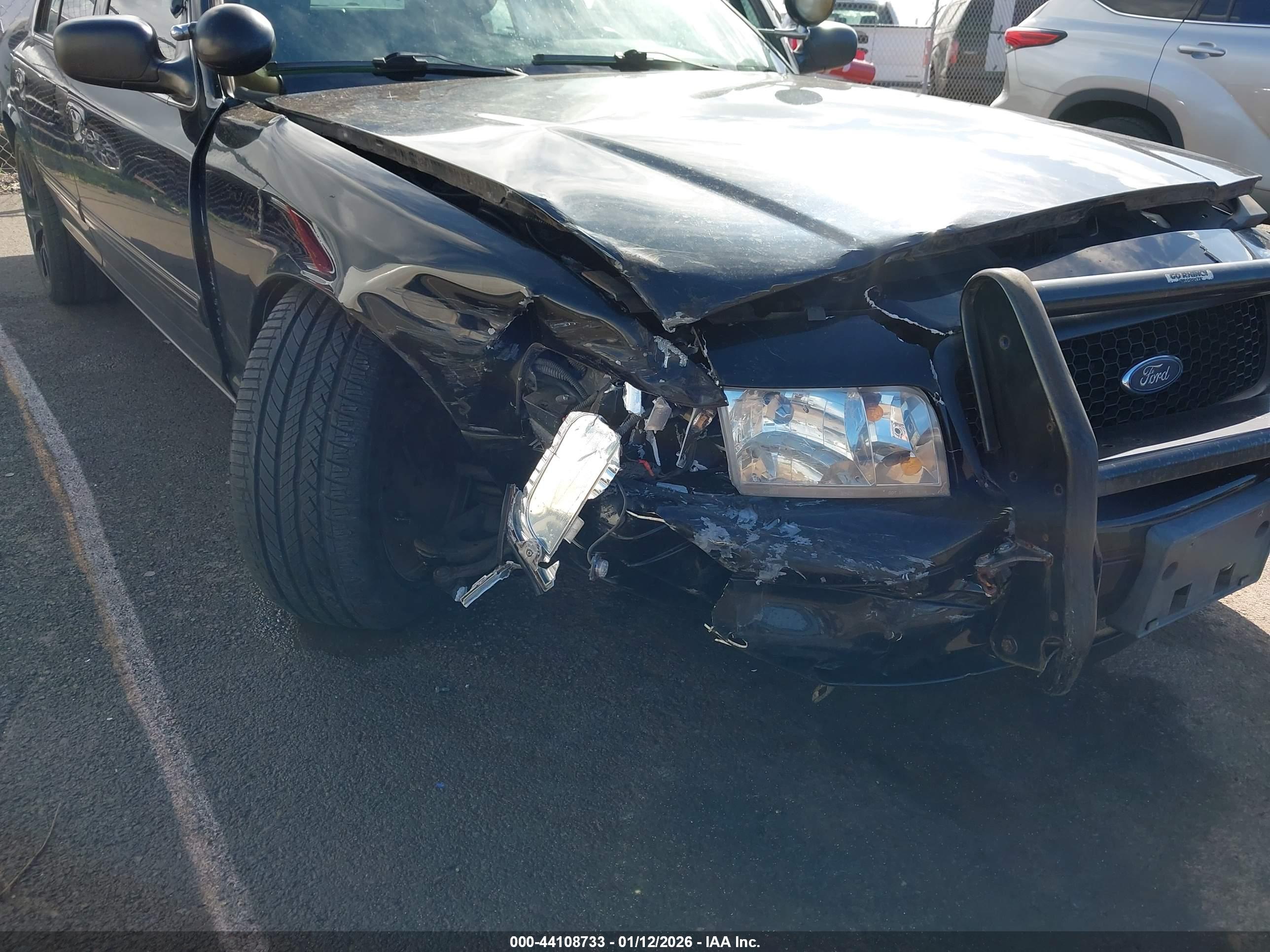 FORD CROWN image 6