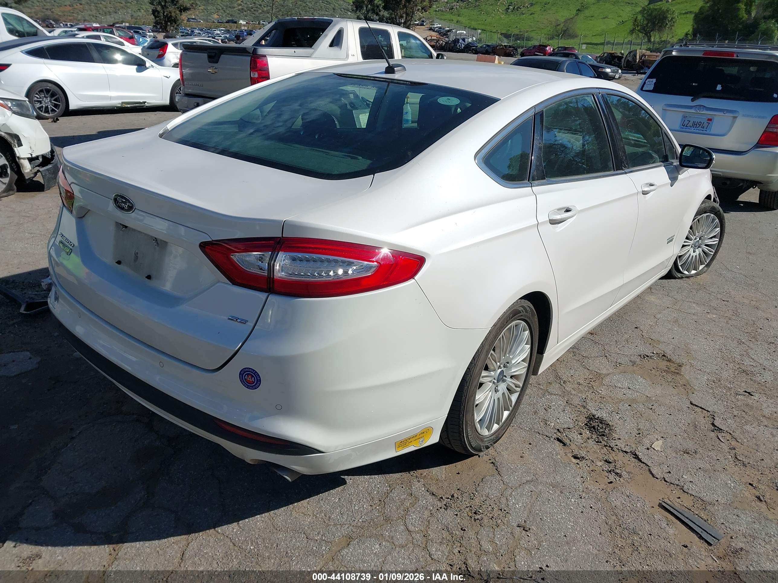 FORD FUSION image 4