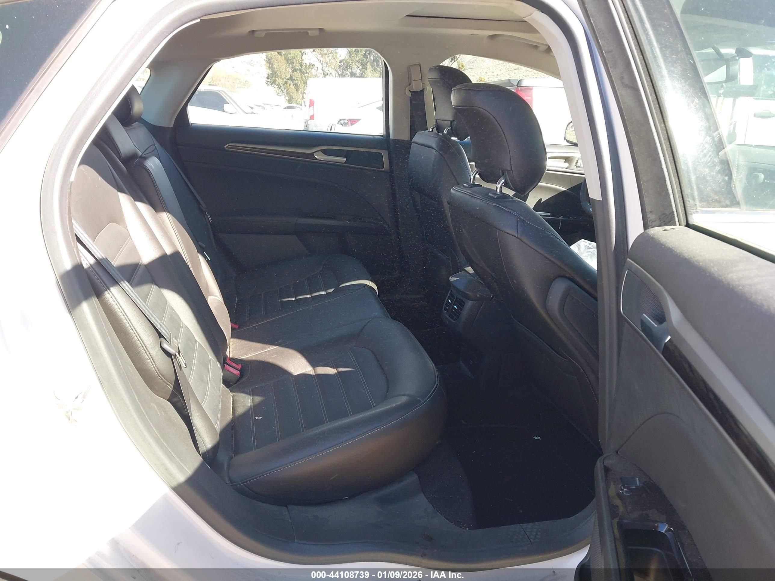 FORD FUSION image 8