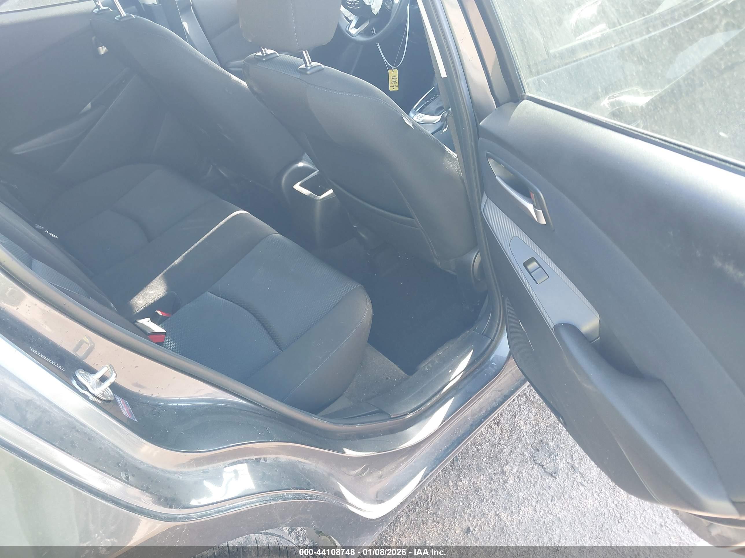 TOYOTA YARIS image 8