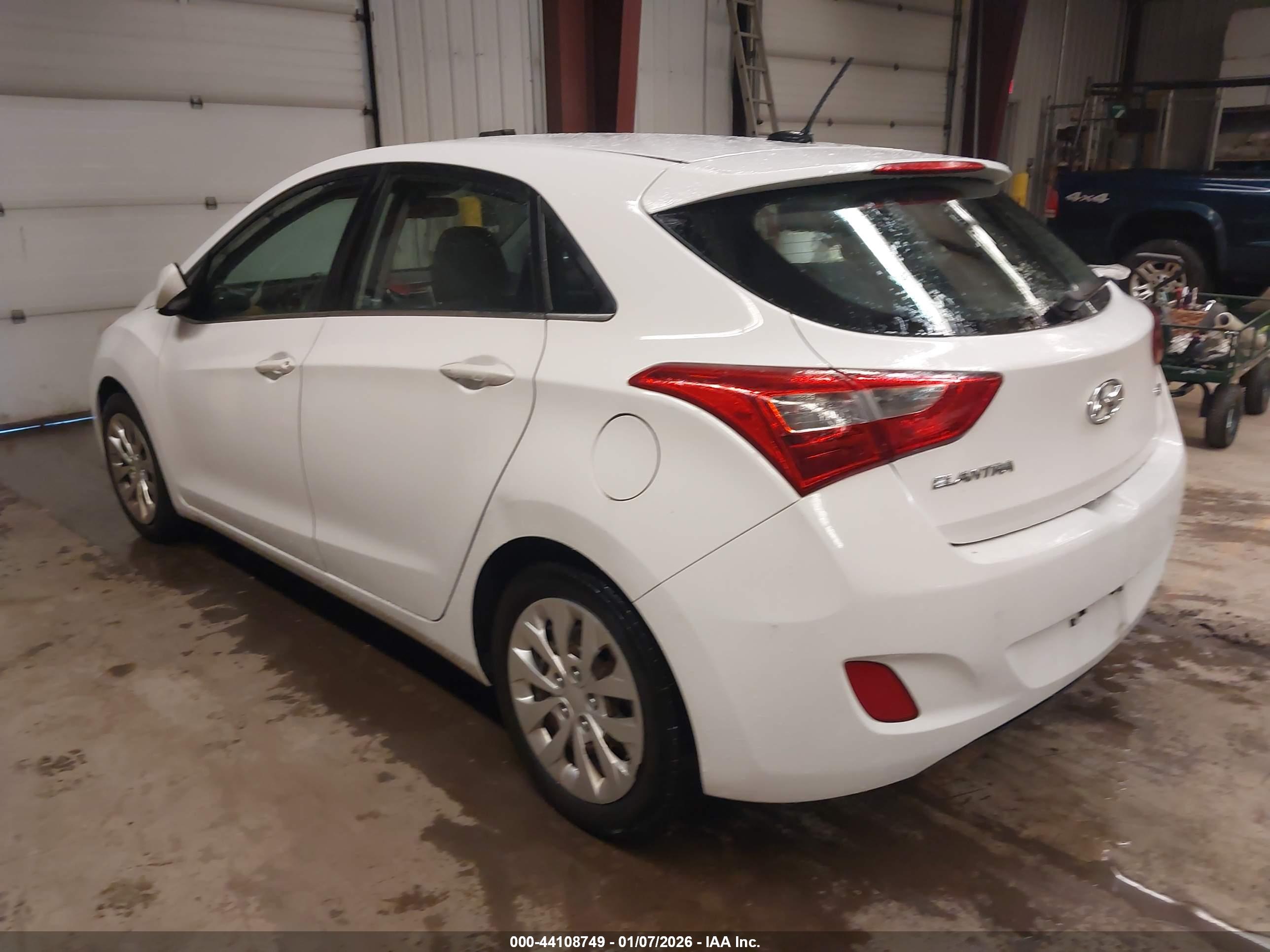 HYUNDAI ELANTRA image 3