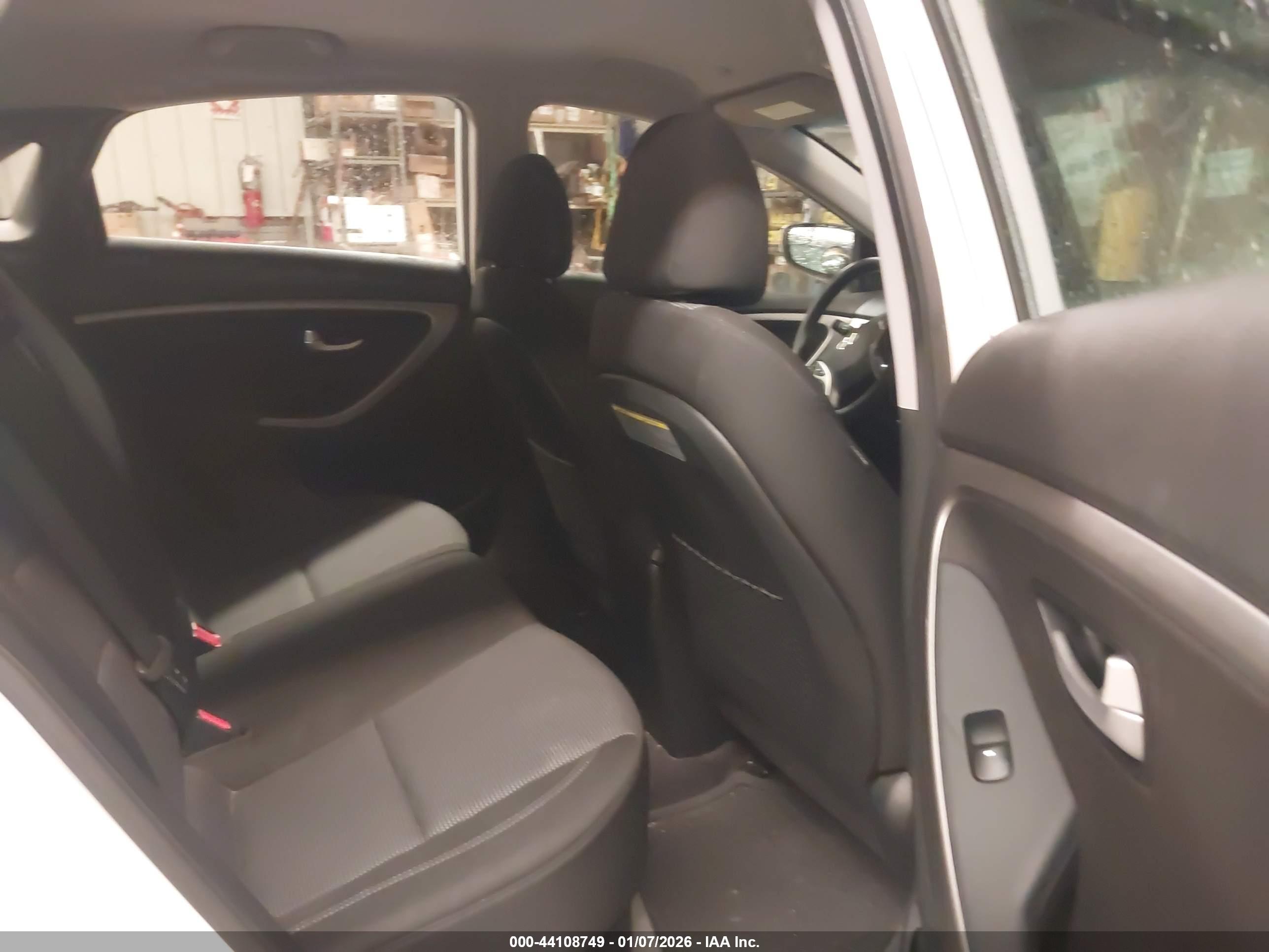 HYUNDAI ELANTRA image 8