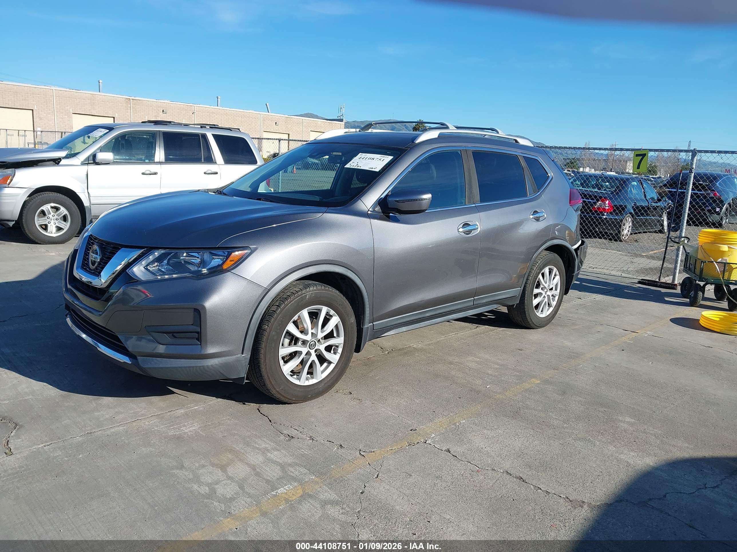 NISSAN ROGUE image 2