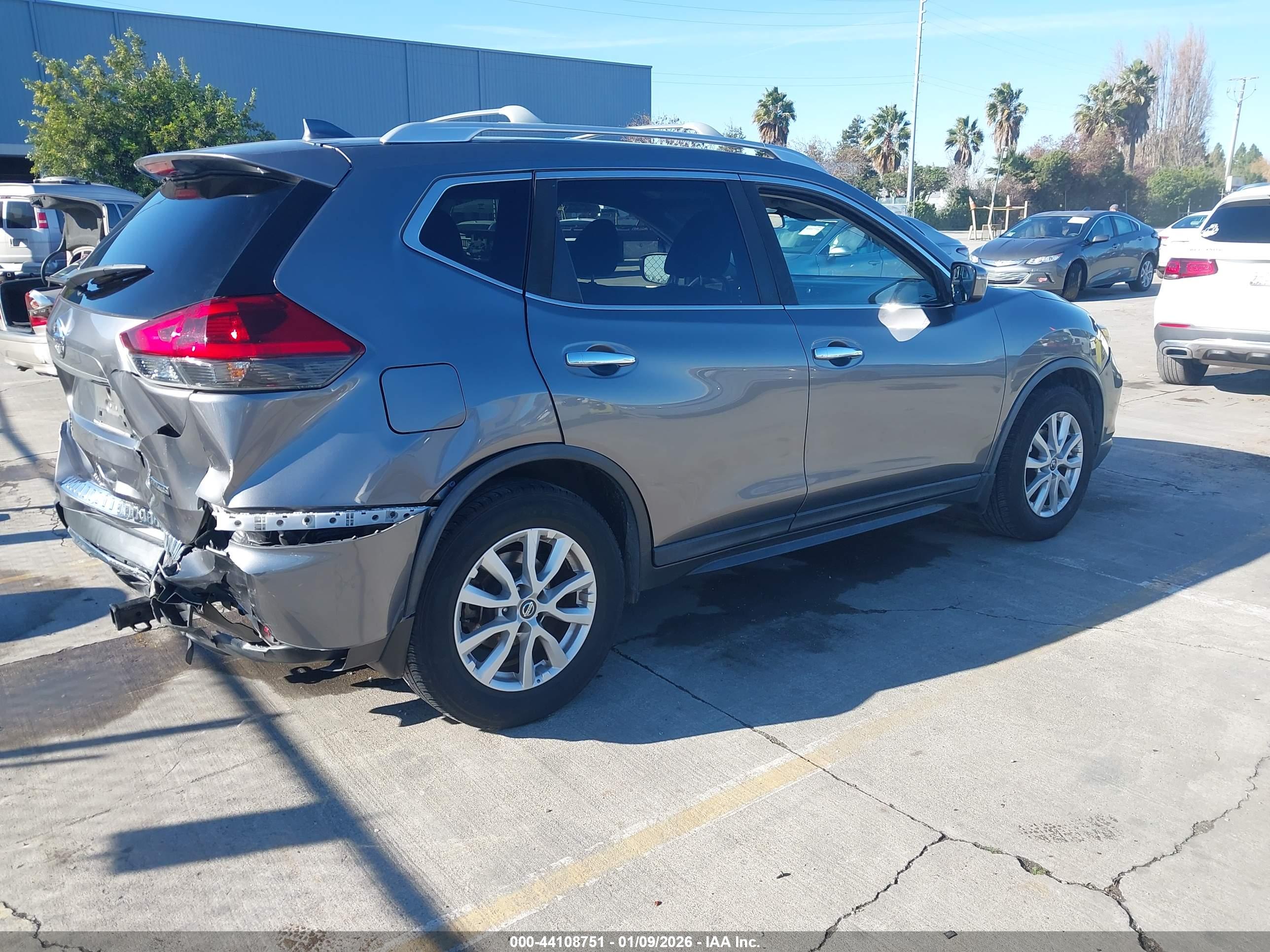 NISSAN ROGUE image 4