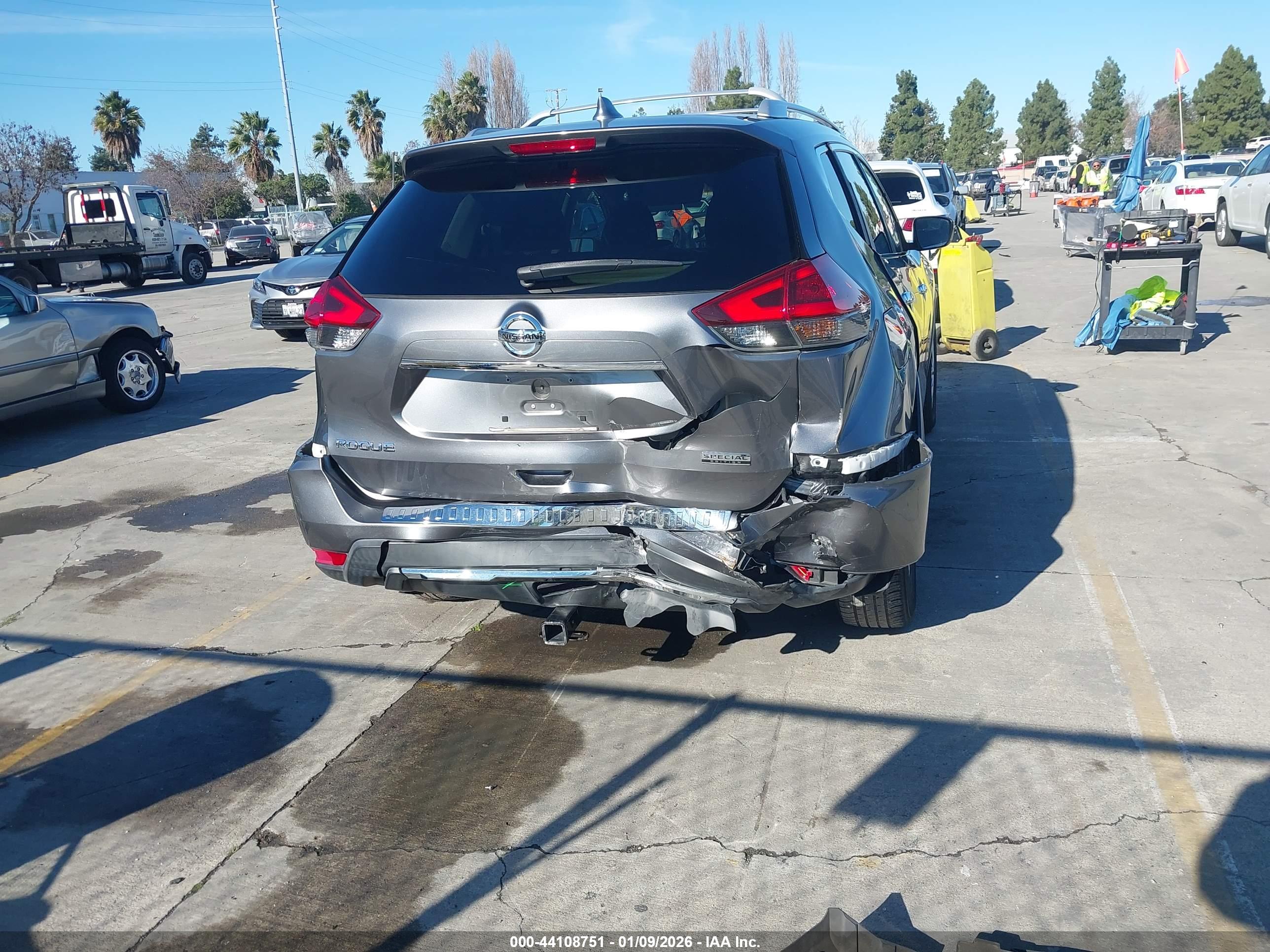 NISSAN ROGUE image 6