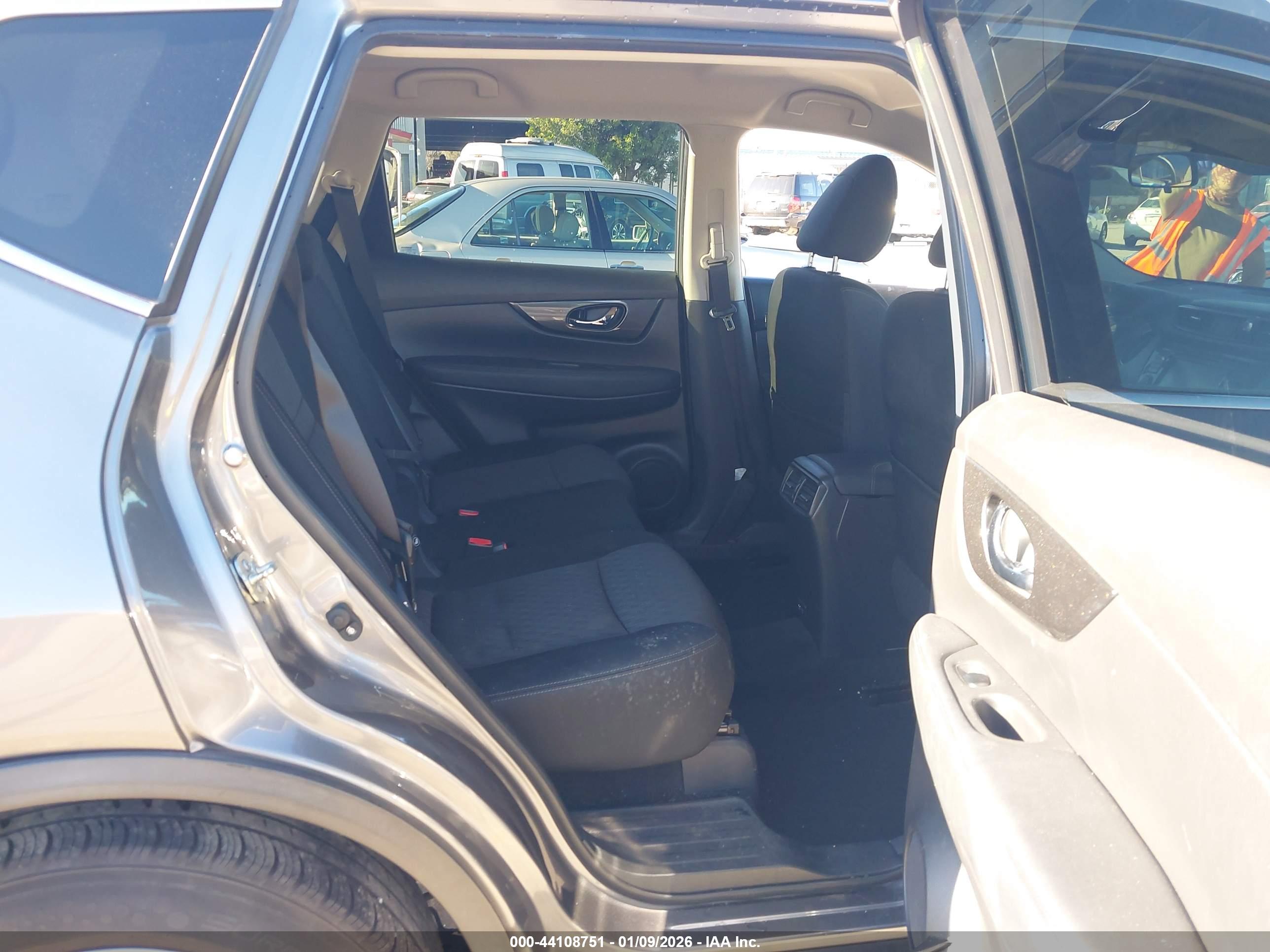 NISSAN ROGUE image 8