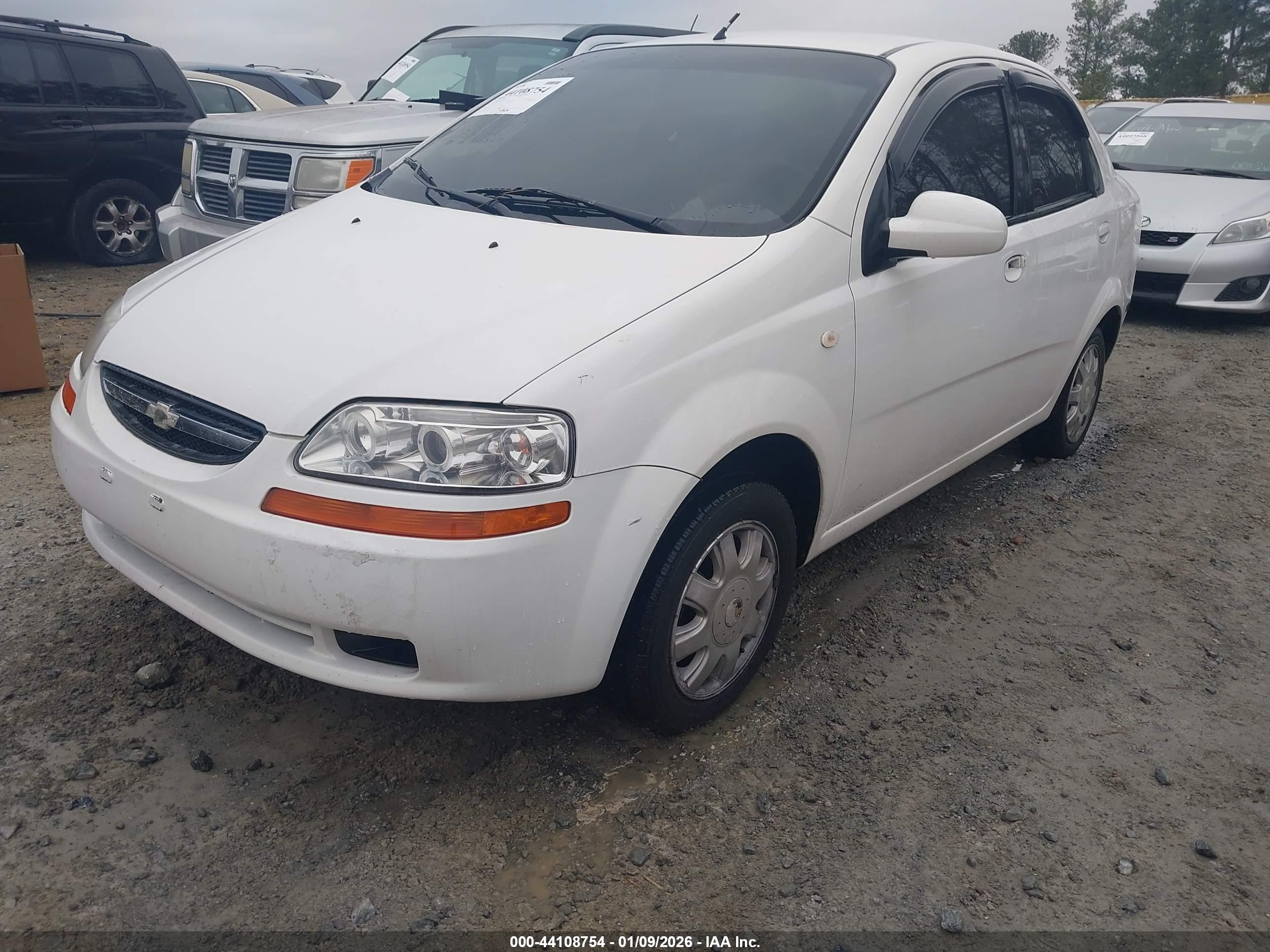CHEVROLET AVEO image 2
