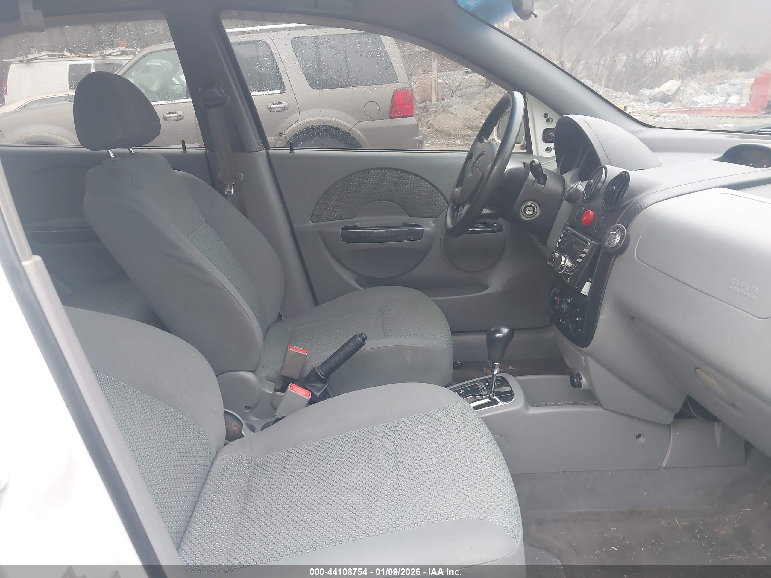 CHEVROLET AVEO image 5
