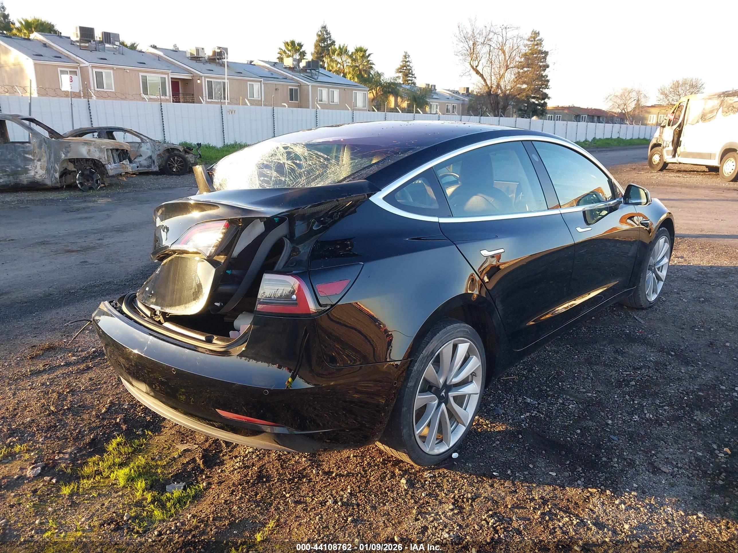 TESLA MODEL image 4