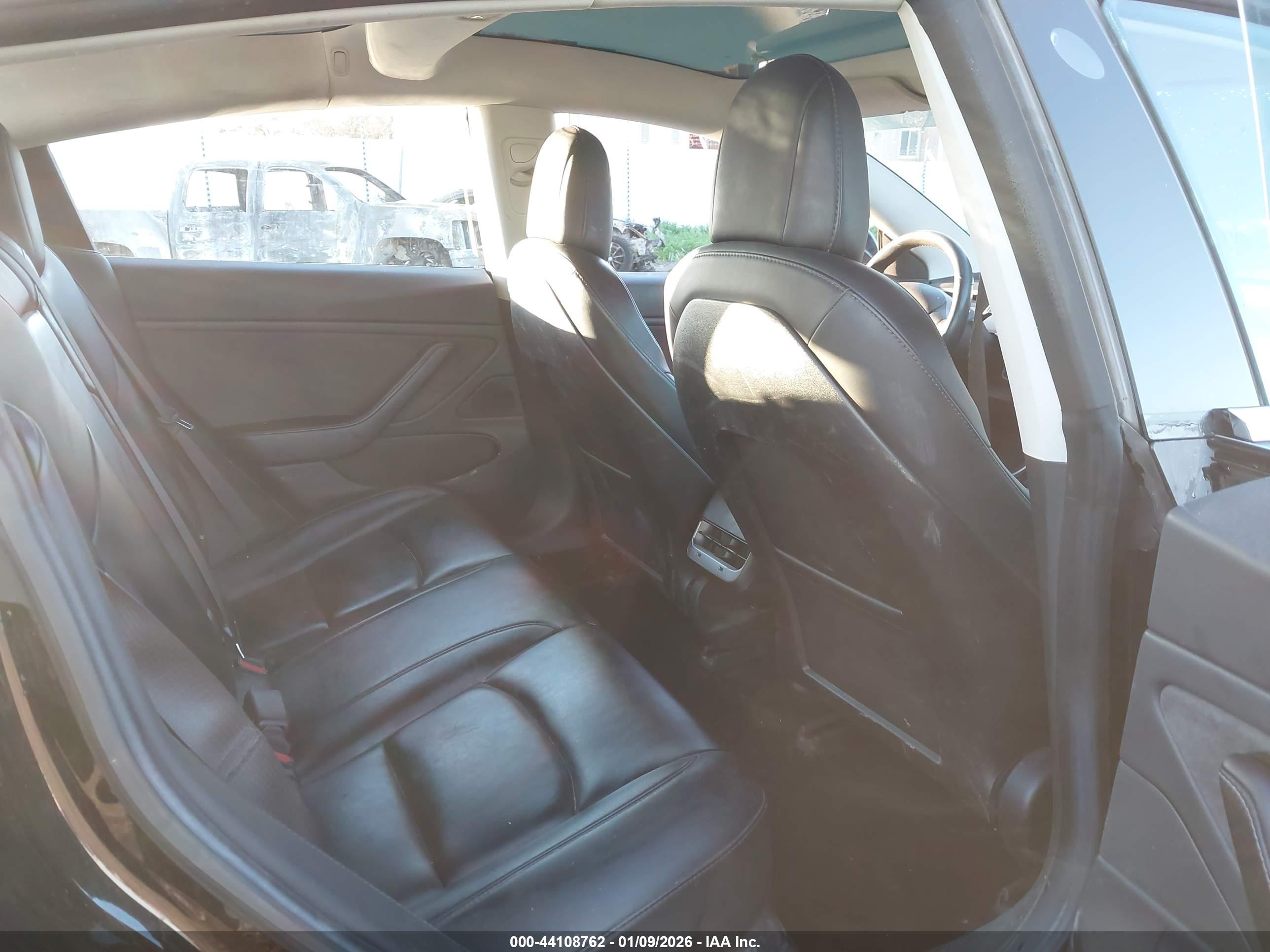 TESLA MODEL image 8