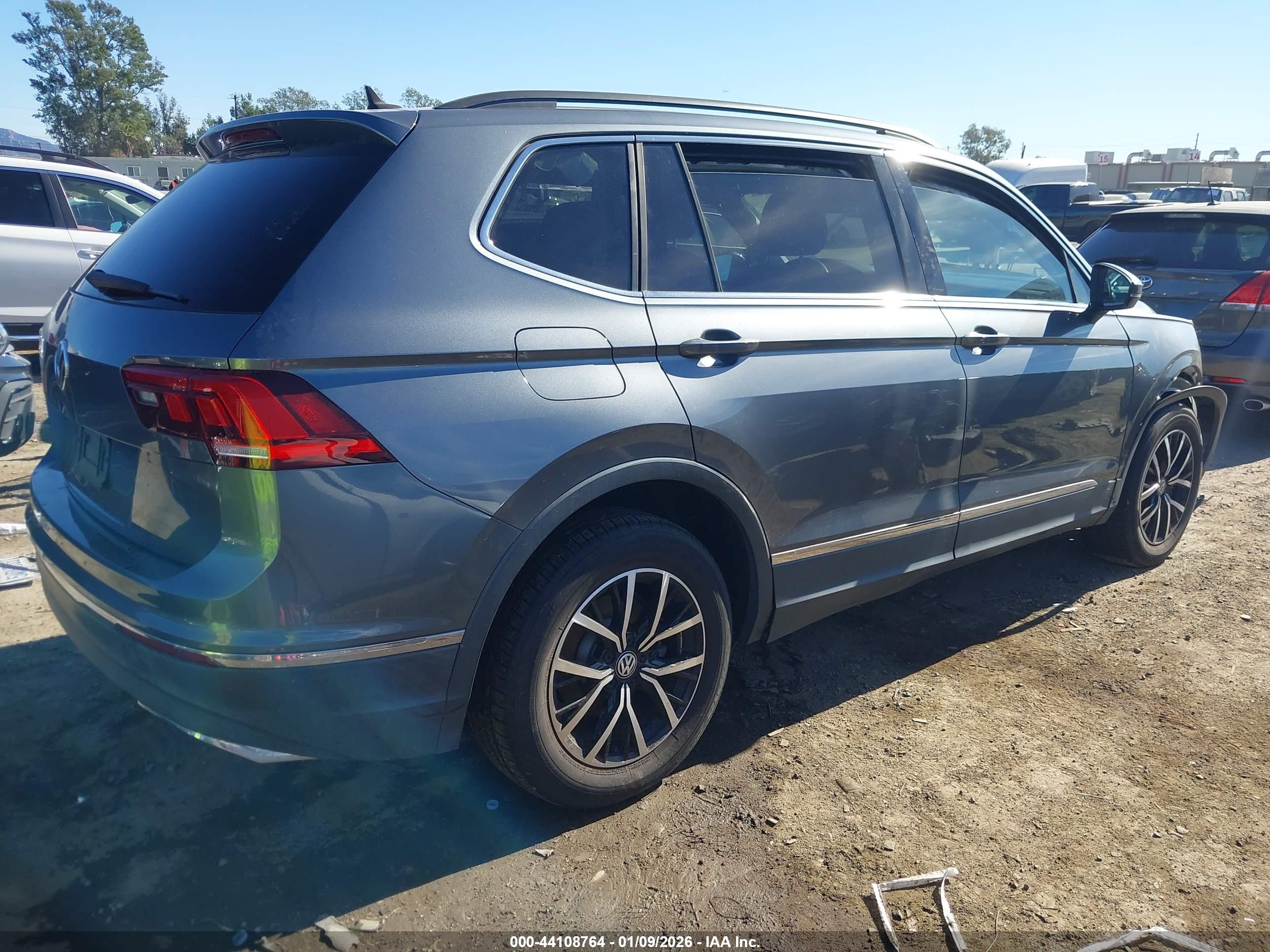 VOLKSWAGEN TIGUAN image 4
