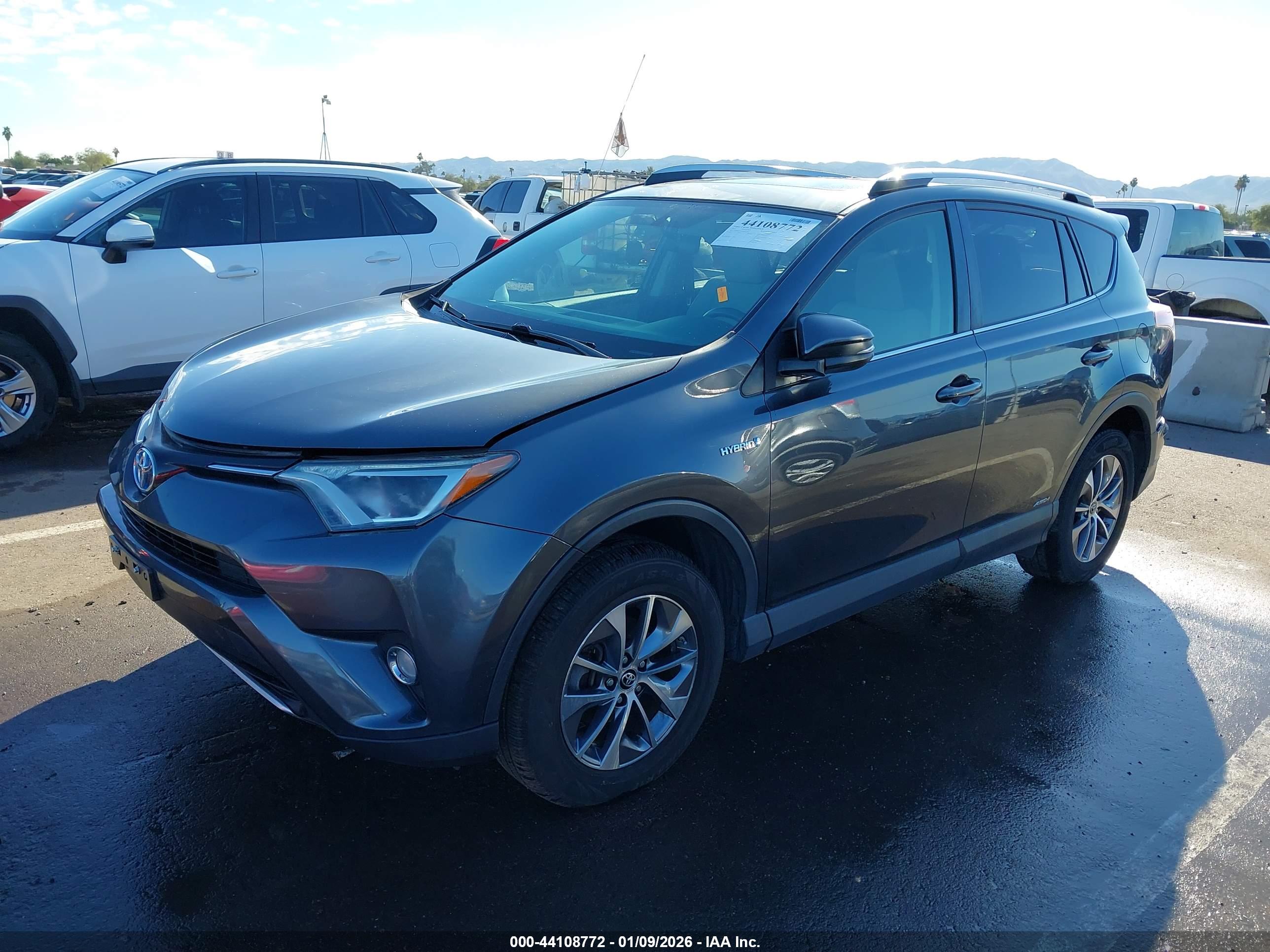 TOYOTA RAV4 image 2