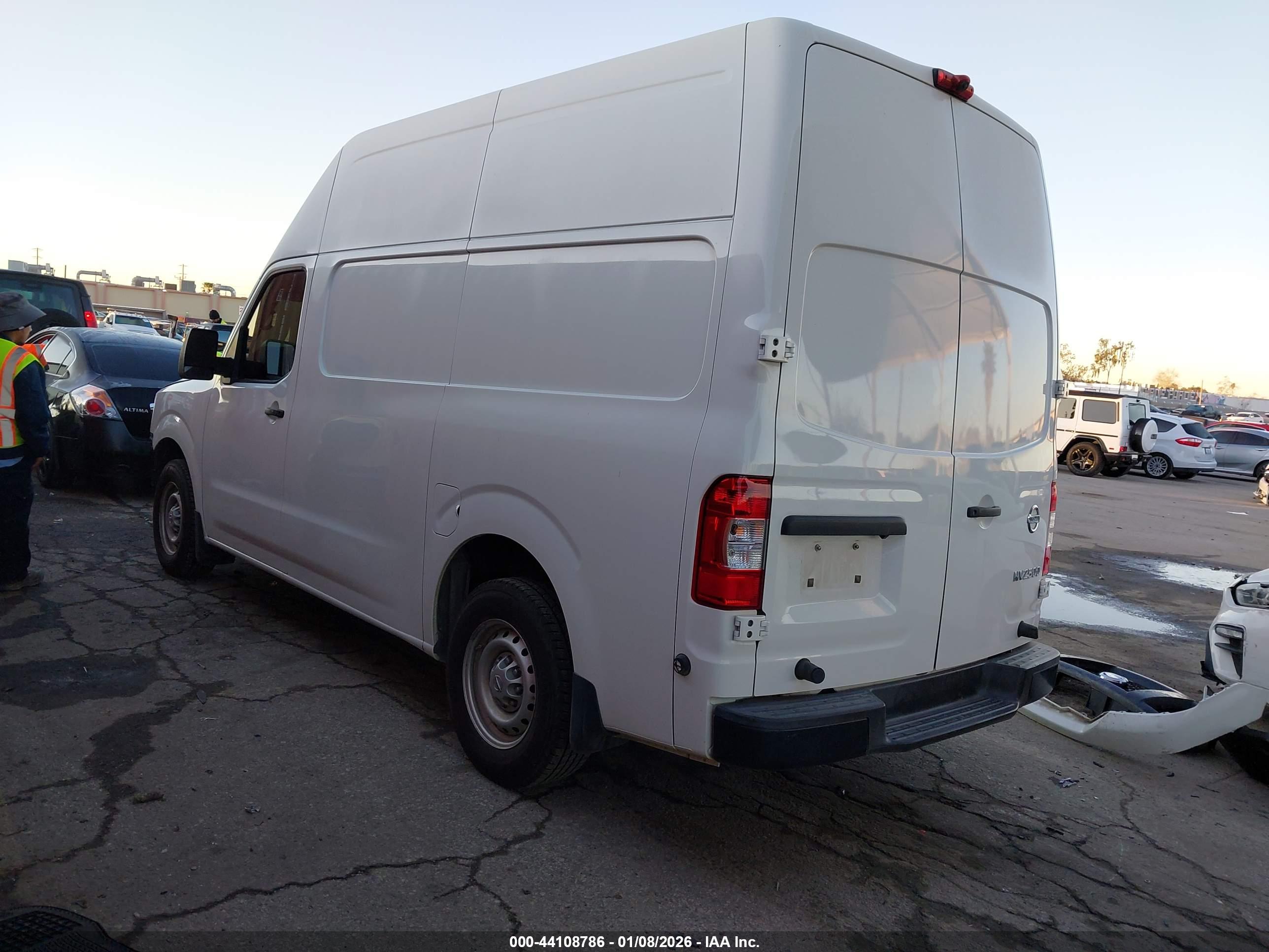 NISSAN NV image 3