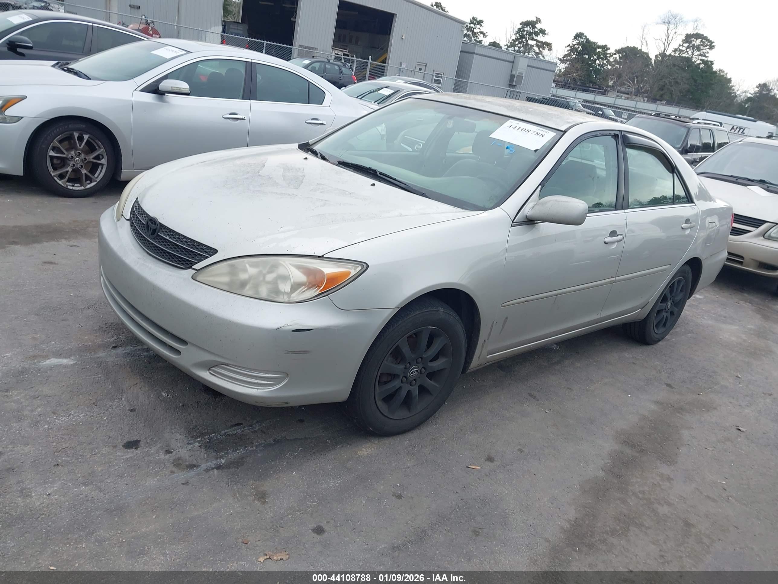 TOYOTA CAMRY image 2