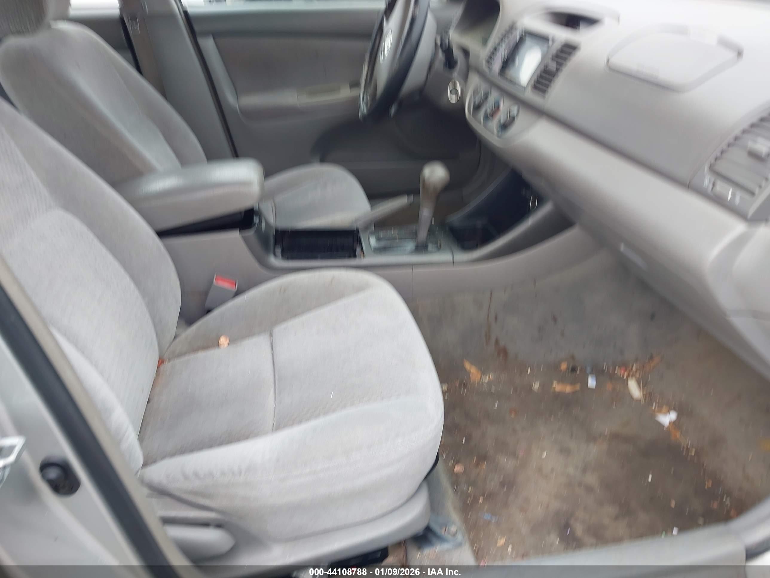 TOYOTA CAMRY image 5