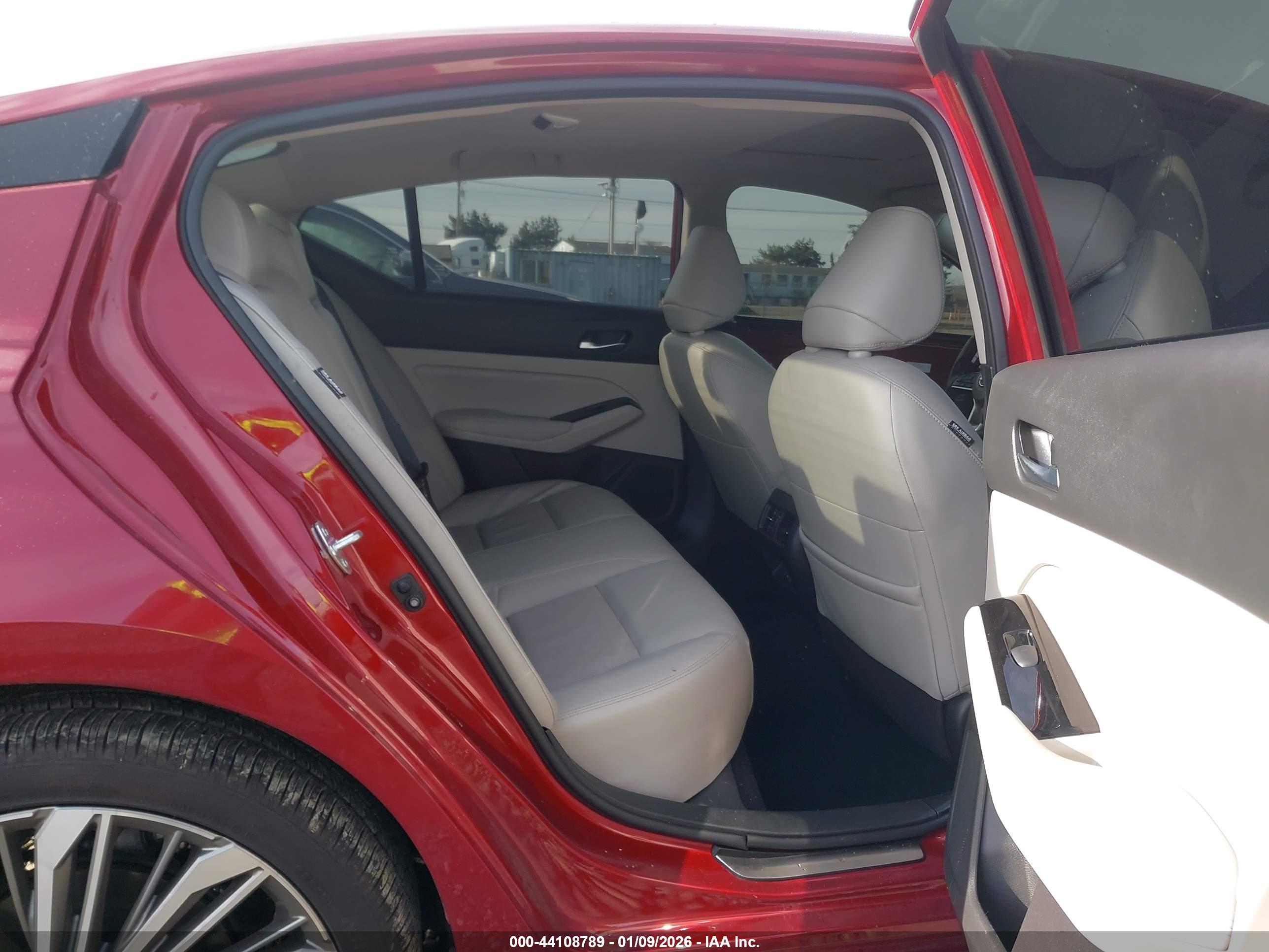 NISSAN ALTIMA image 8