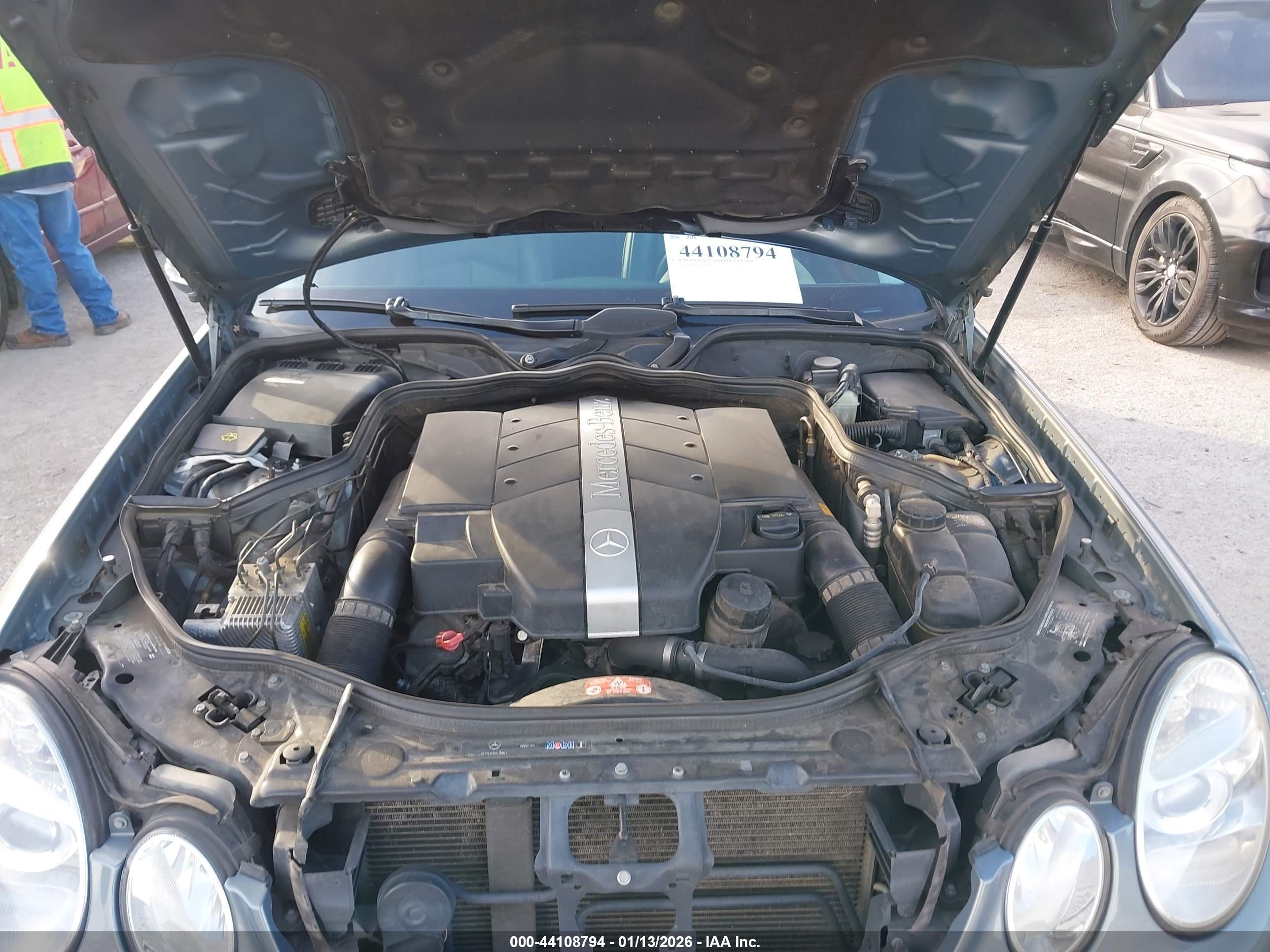 MERCEDES-BENZ E image 10