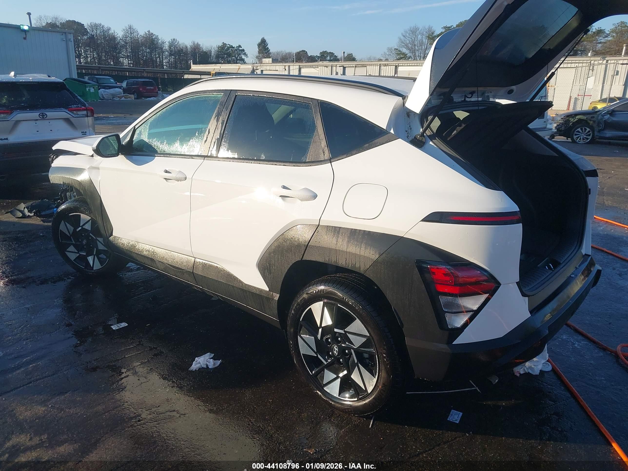 HYUNDAI KONA image 3