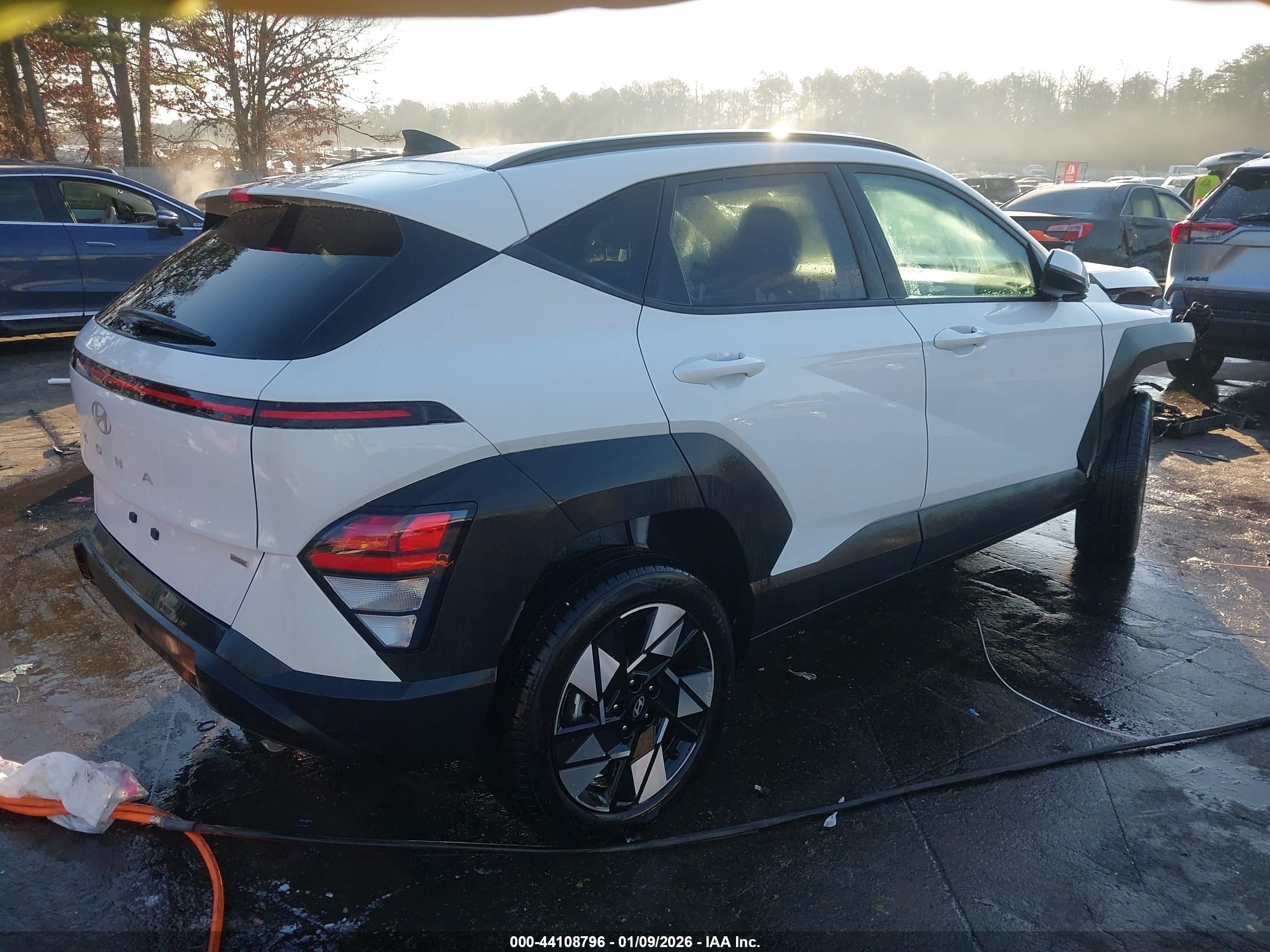 HYUNDAI KONA image 4