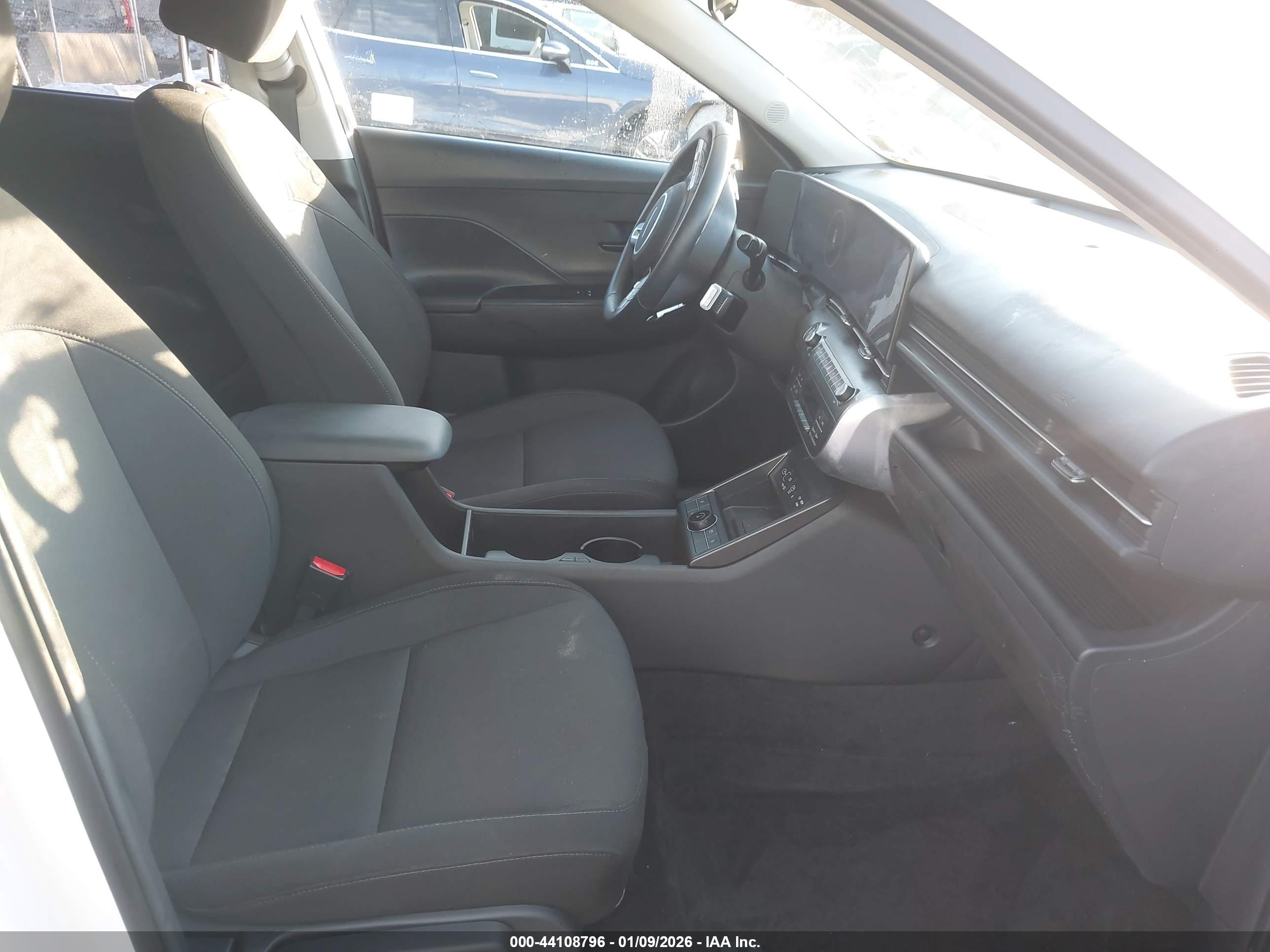 HYUNDAI KONA image 5