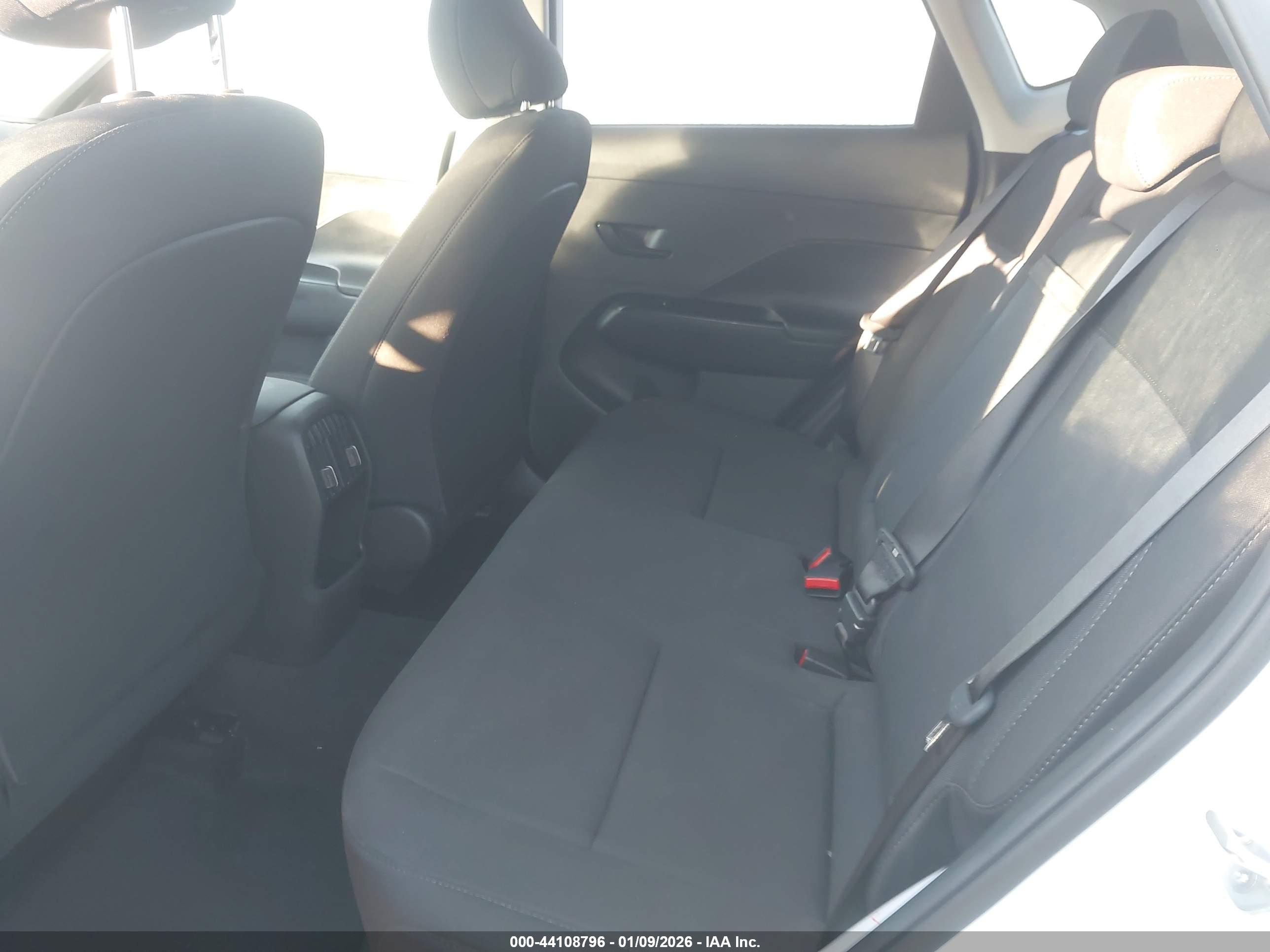 HYUNDAI KONA image 8