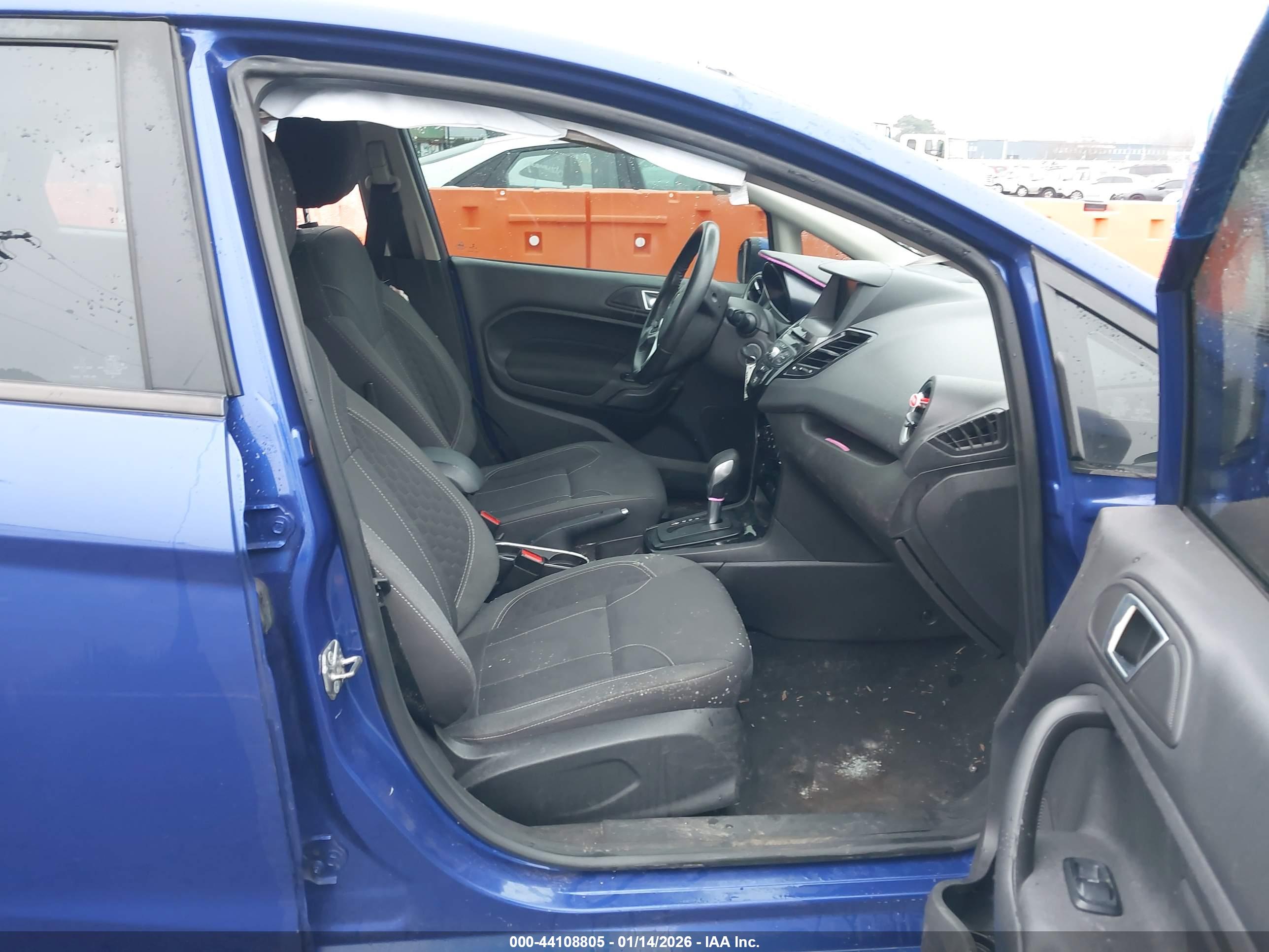 FORD FIESTA image 5