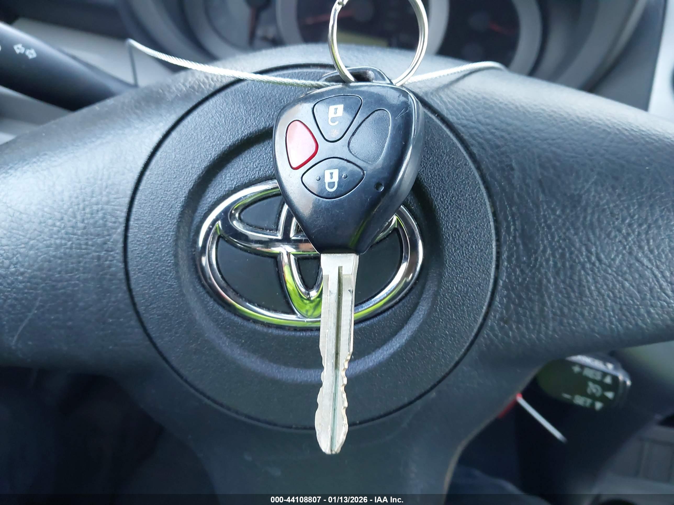 TOYOTA RAV4 image 11