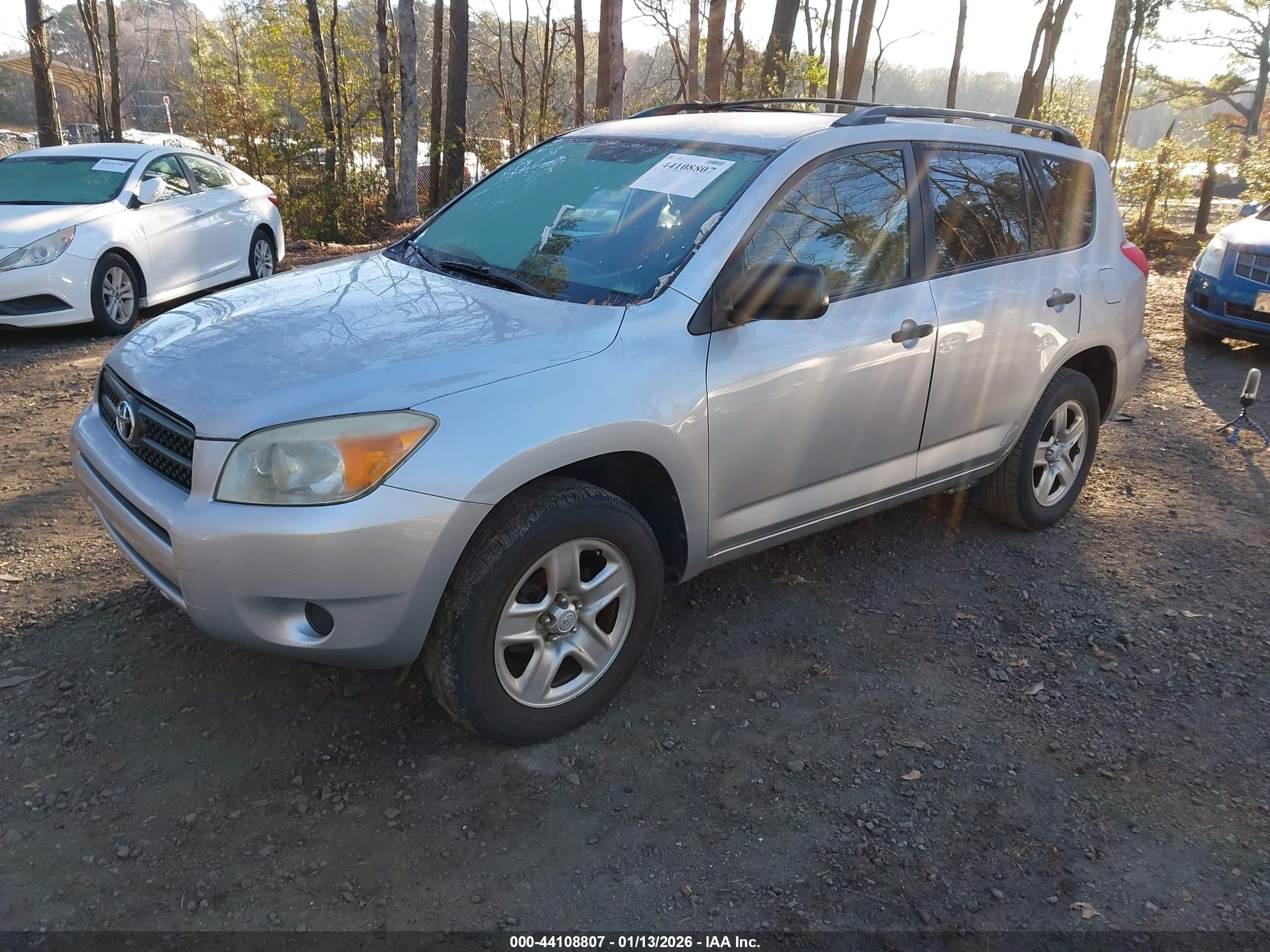 TOYOTA RAV4 image 2