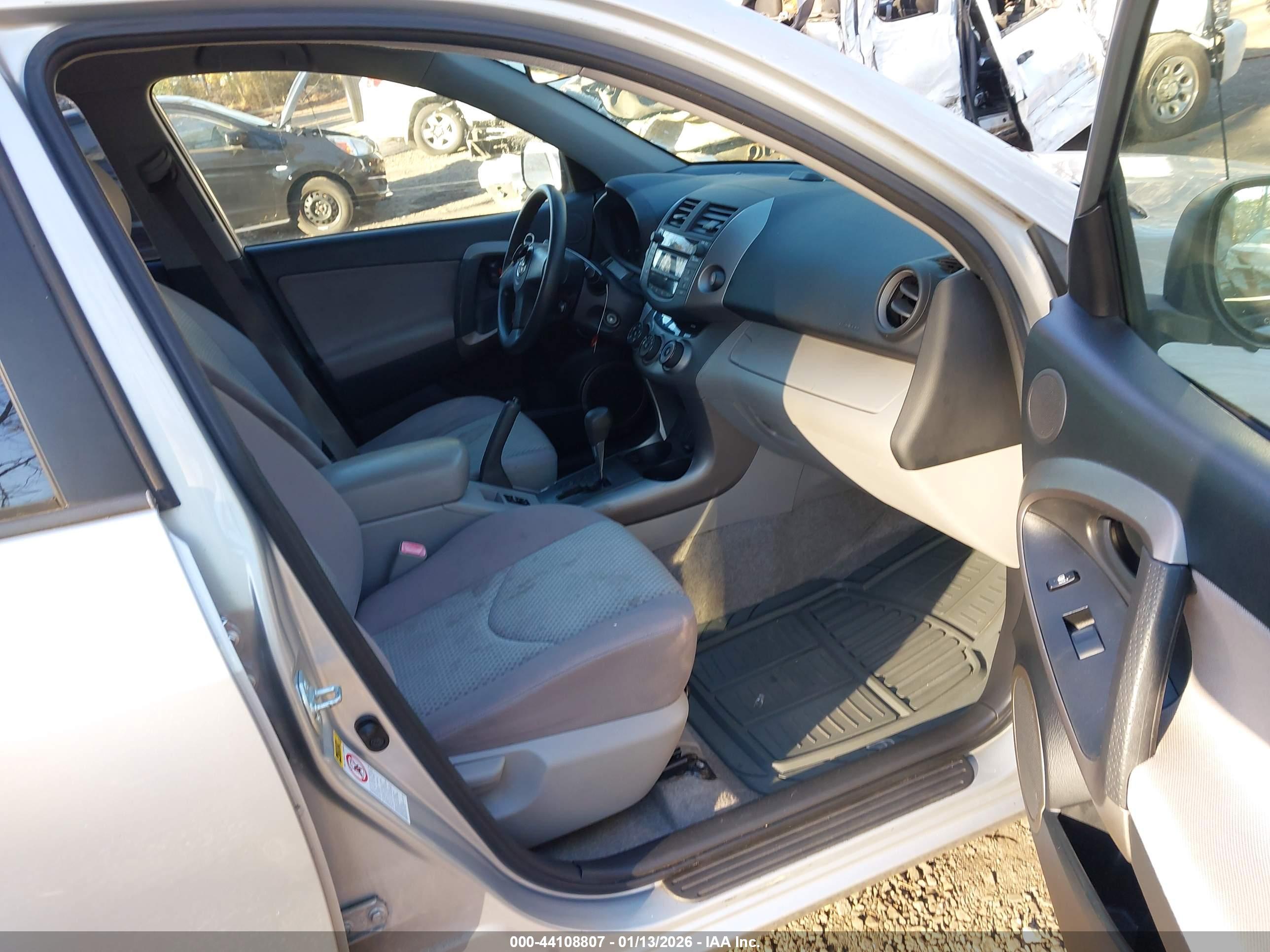 TOYOTA RAV4 image 5