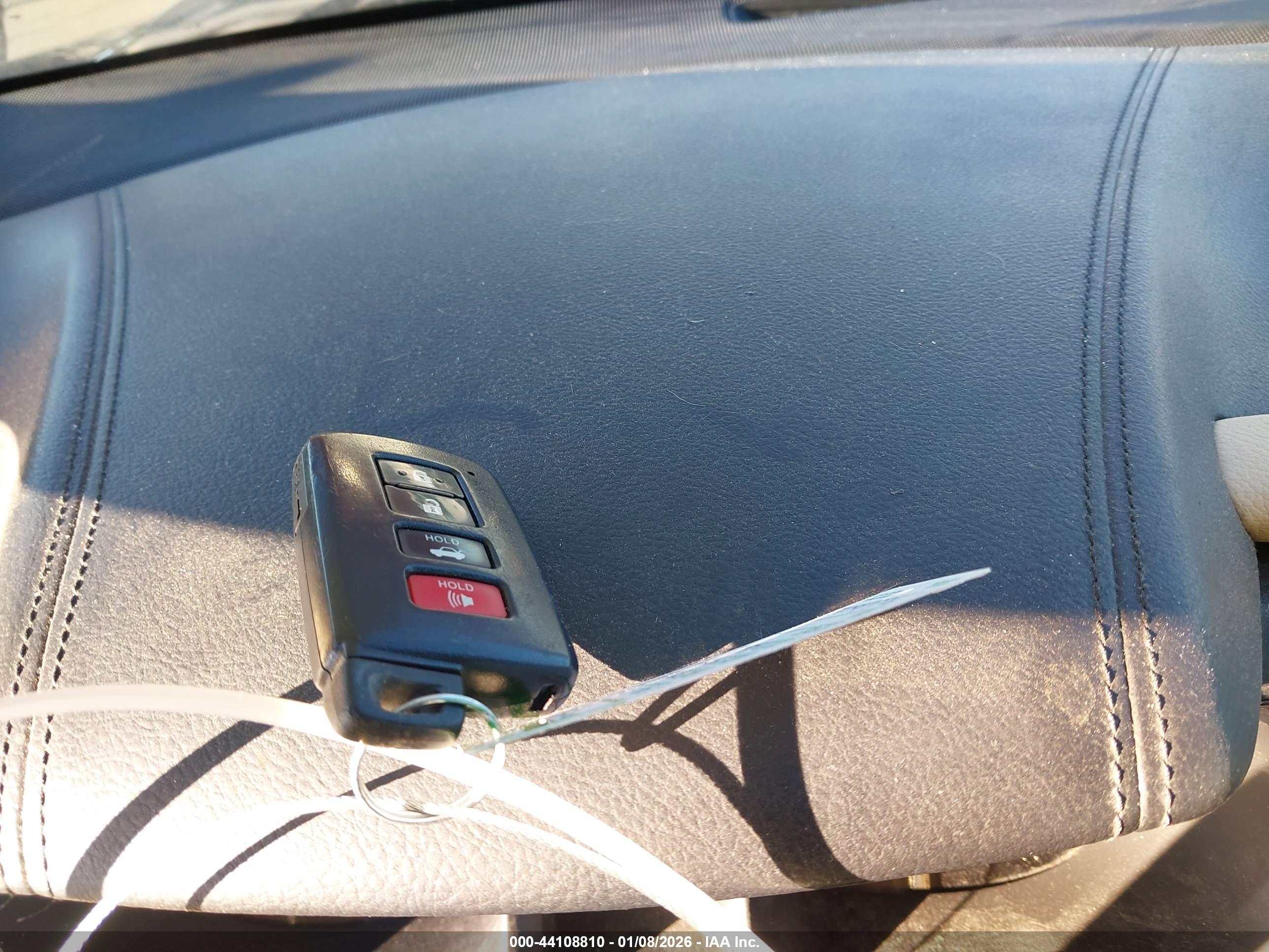 TOYOTA AVALON image 11