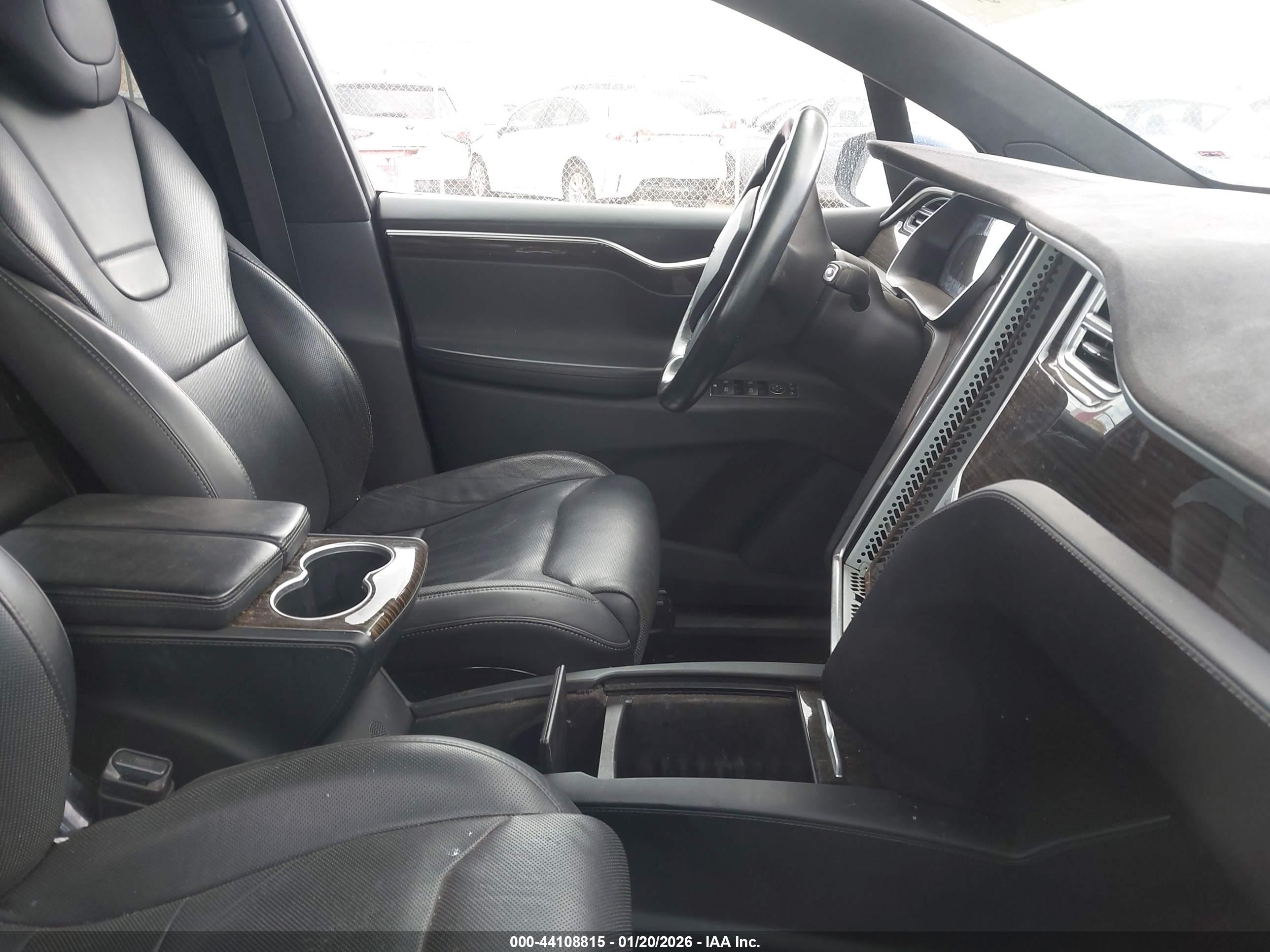 TESLA MODEL image 5