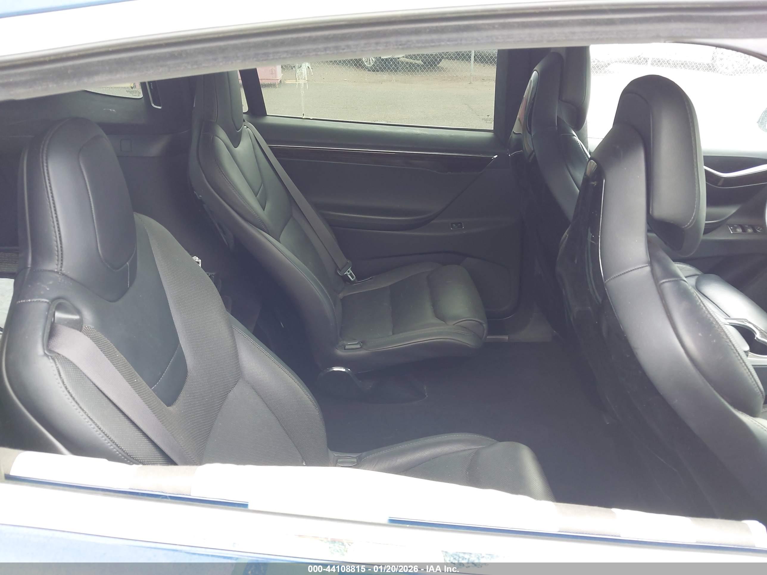 TESLA MODEL image 8