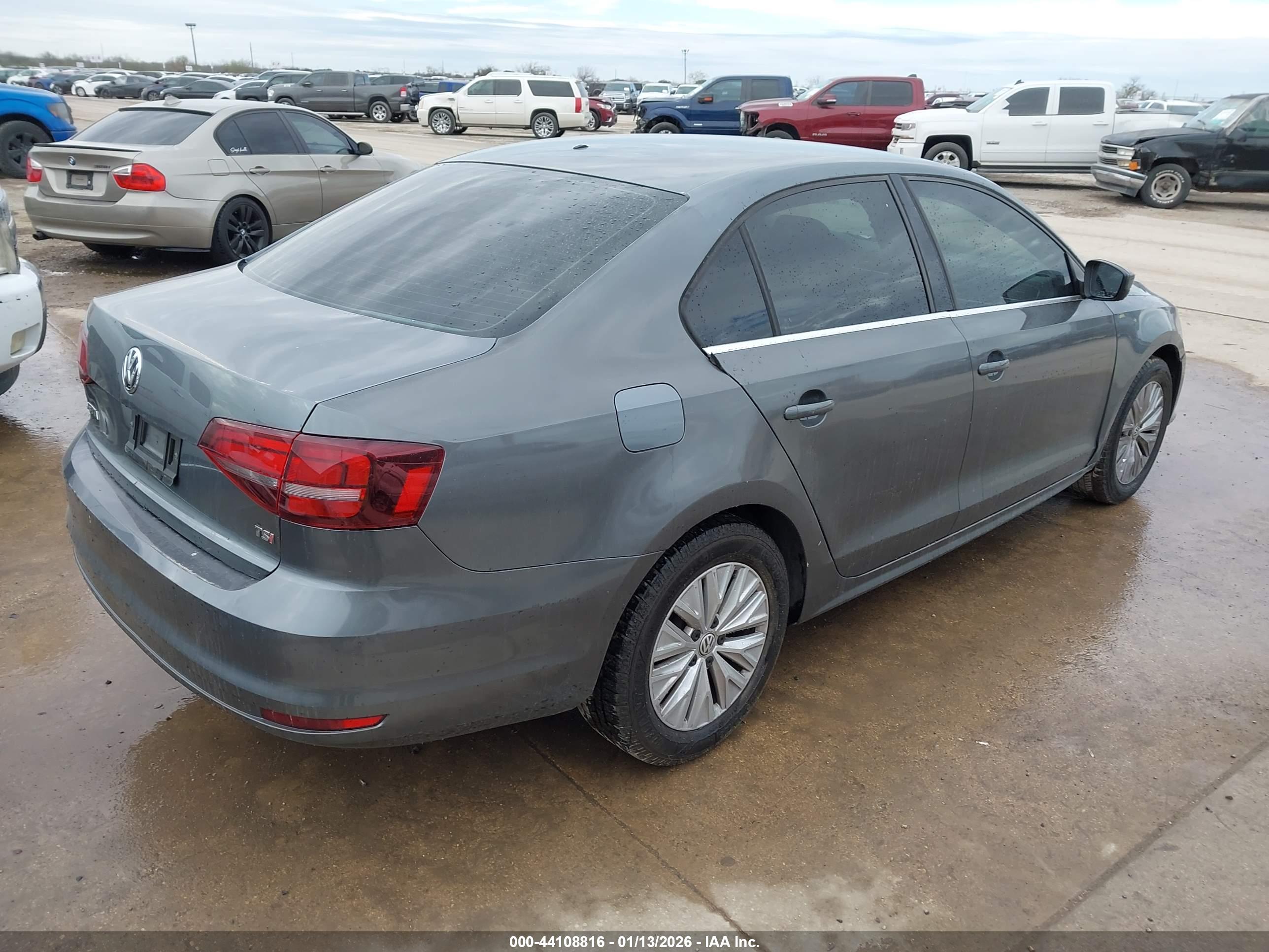 VOLKSWAGEN JETTA image 4
