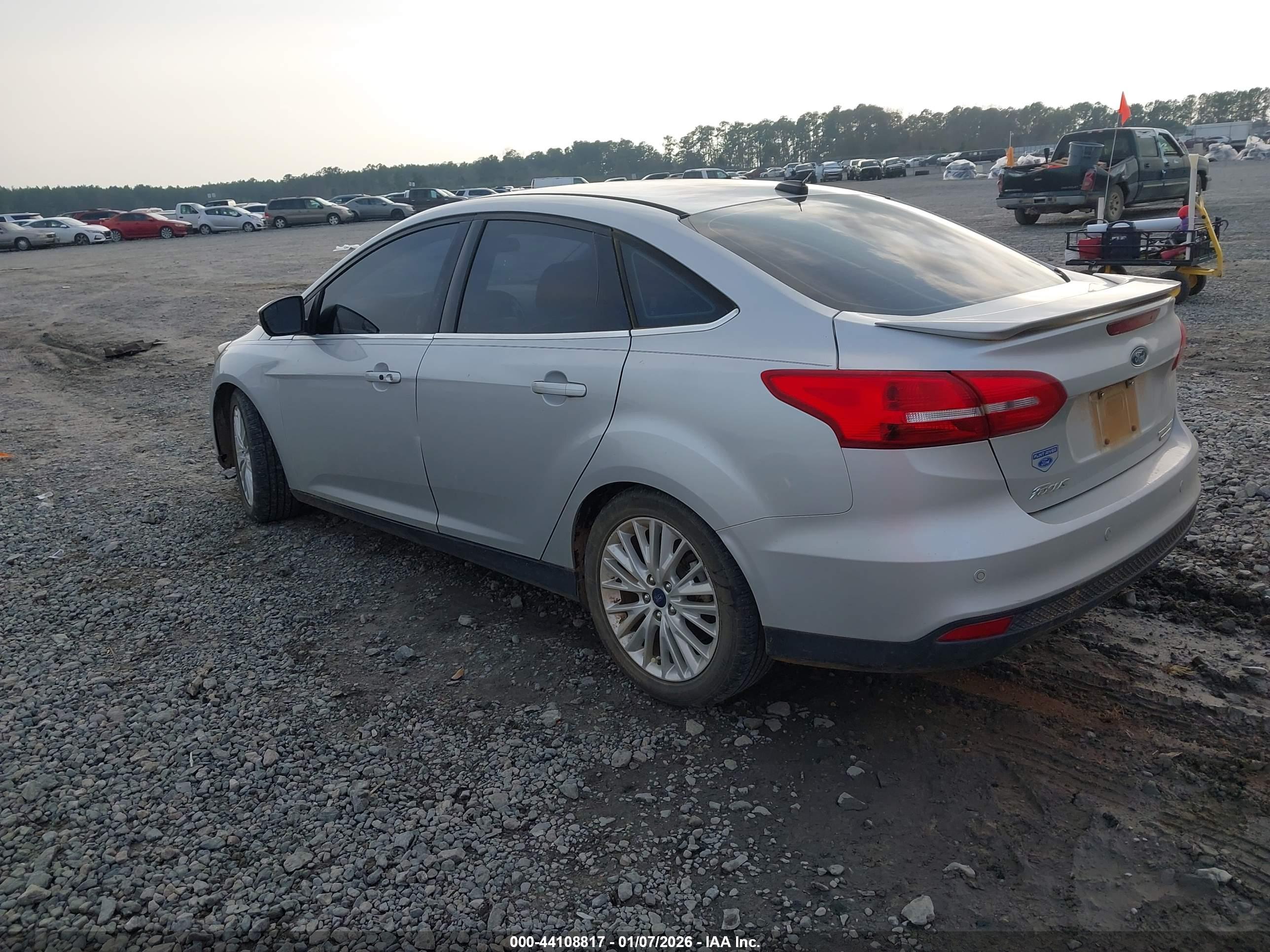 FORD FOCUS image 3