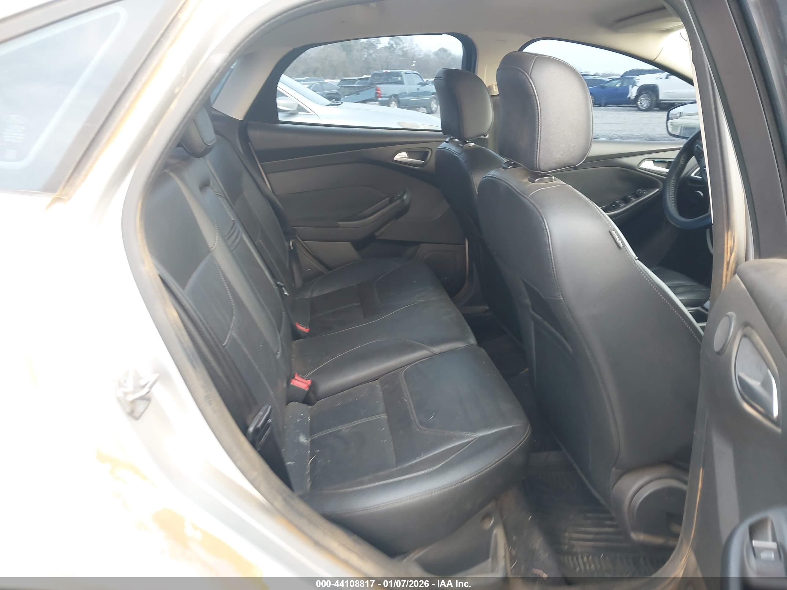 FORD FOCUS image 8
