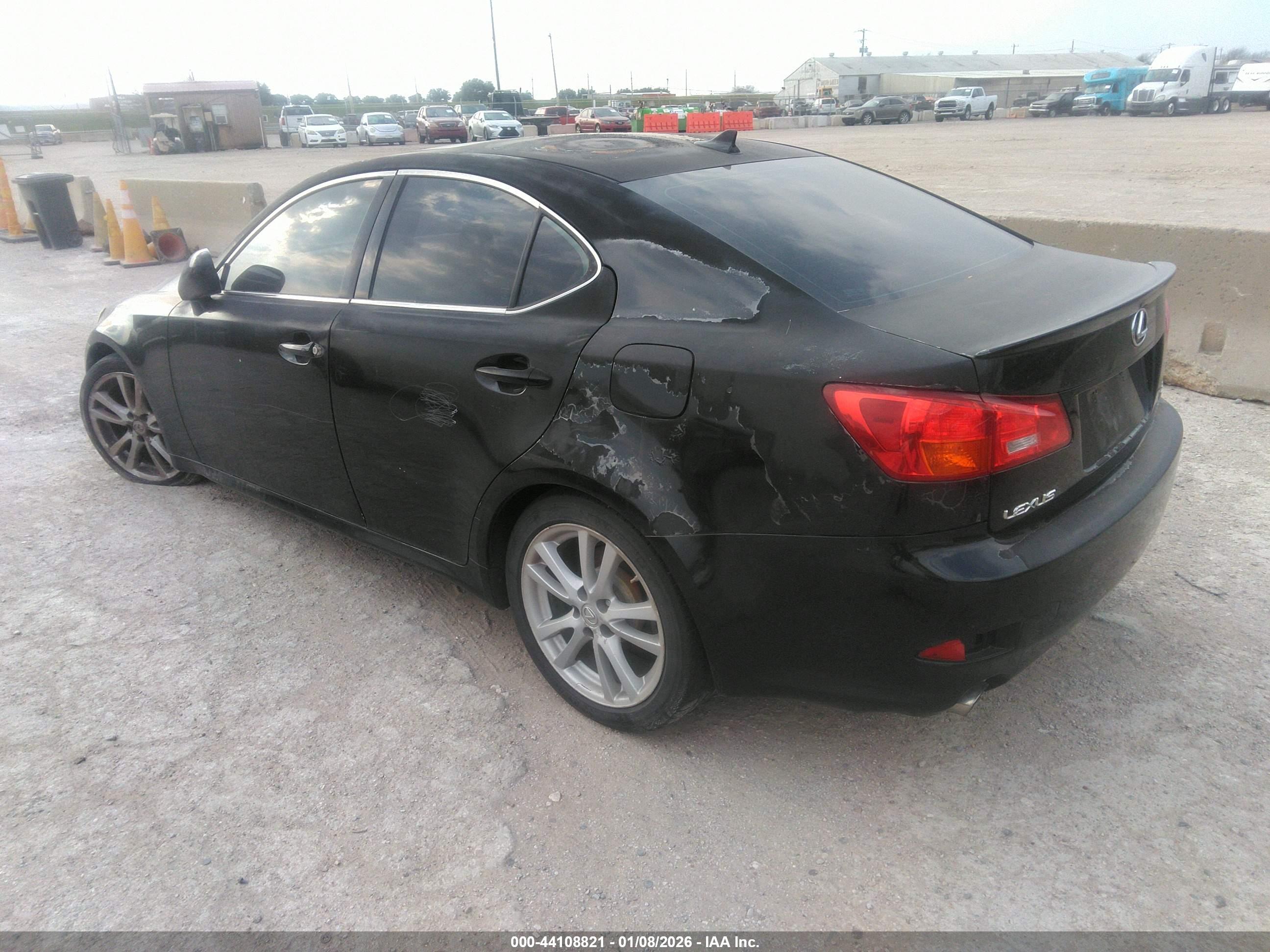 LEXUS IS image 3