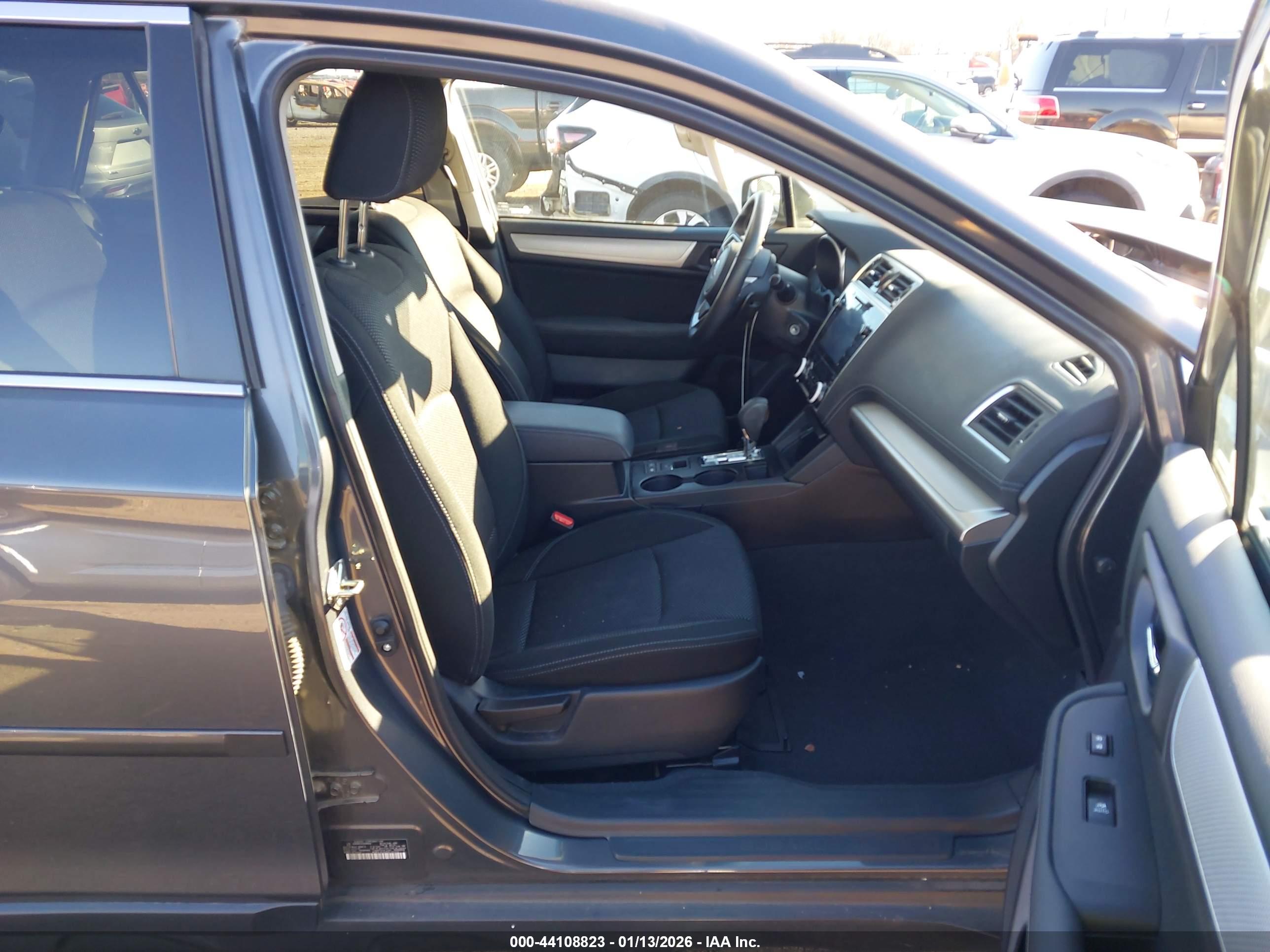 SUBARU OUTBACK image 5