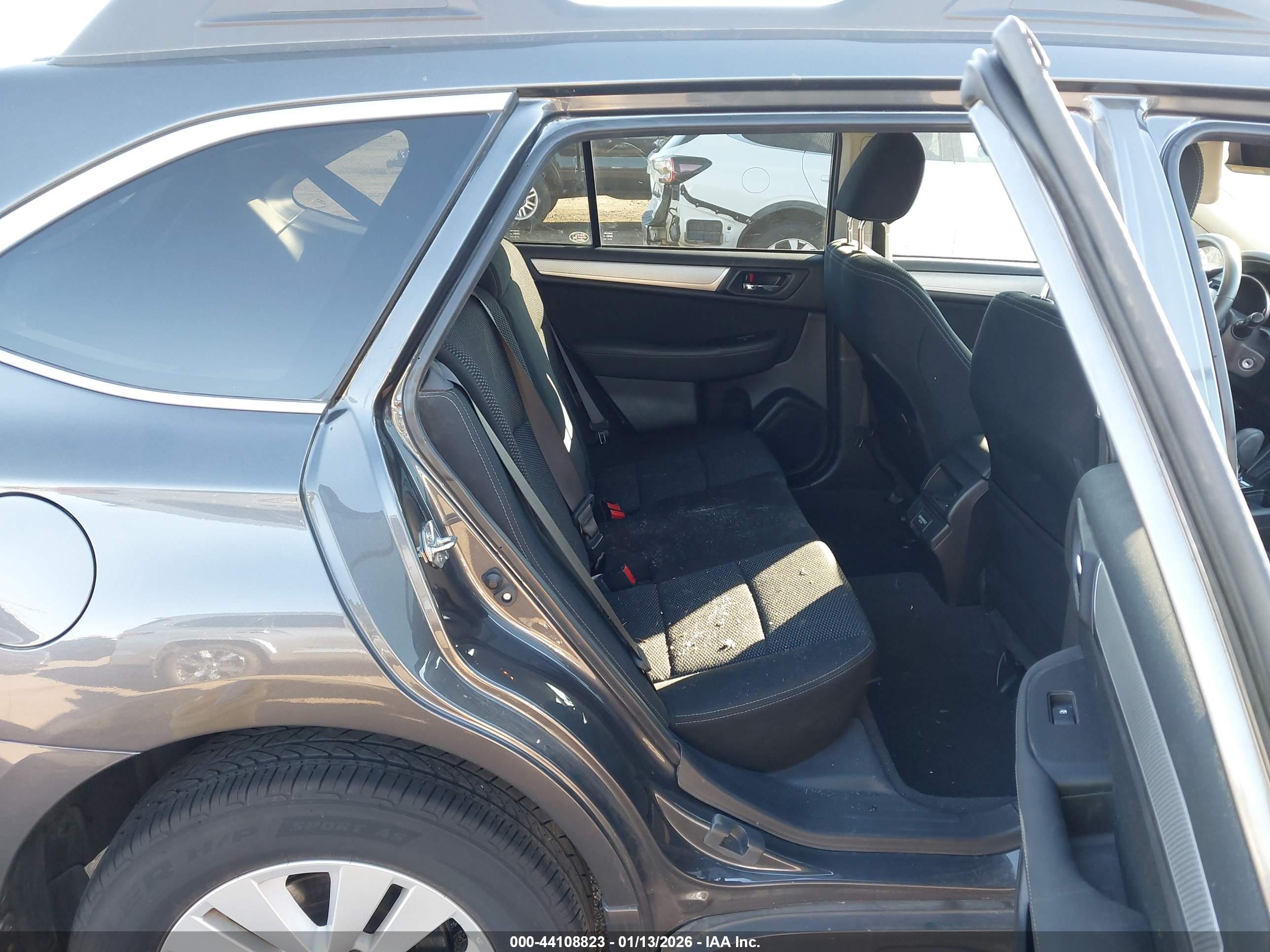 SUBARU OUTBACK image 8