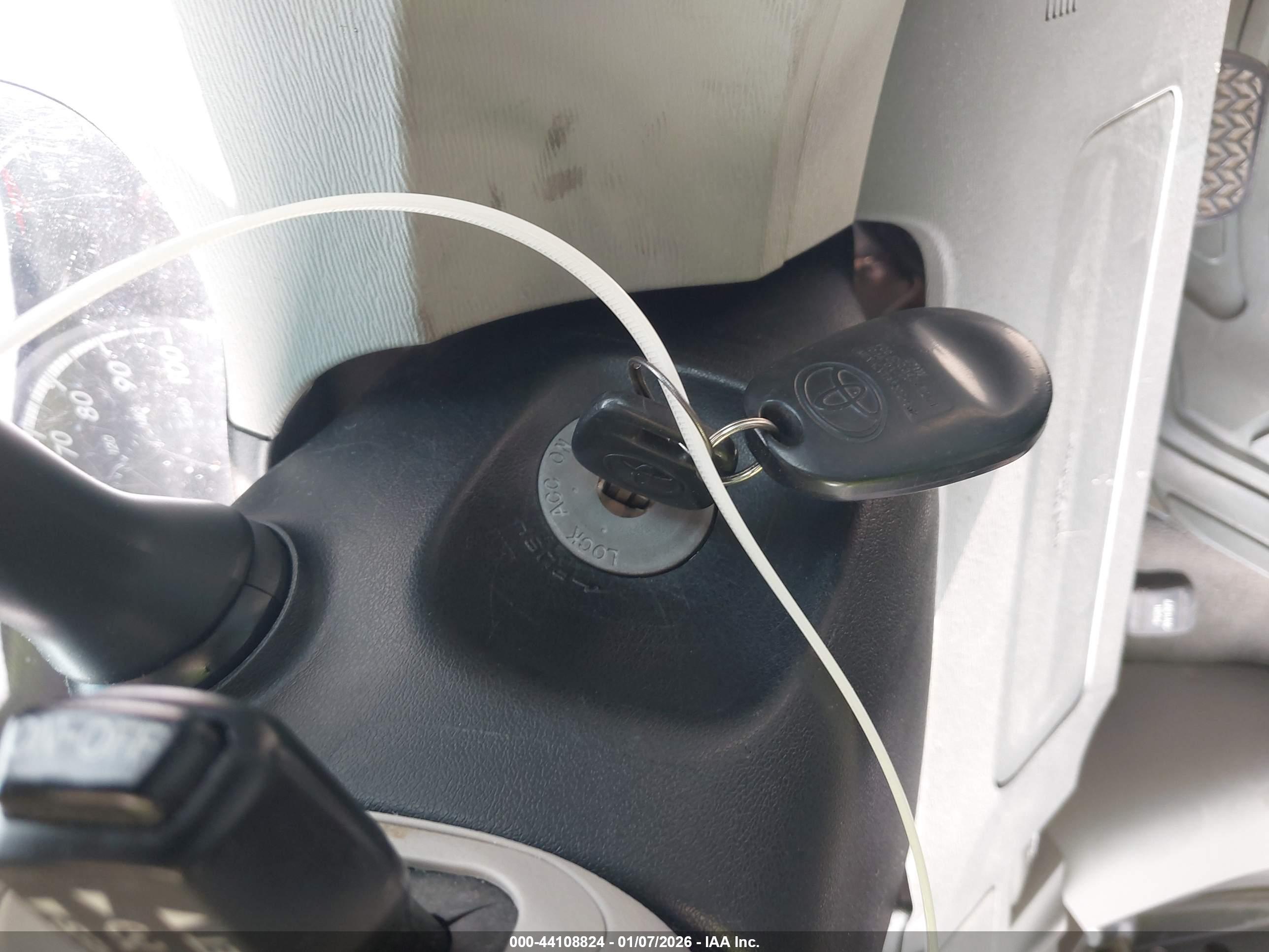 TOYOTA SIENNA image 11