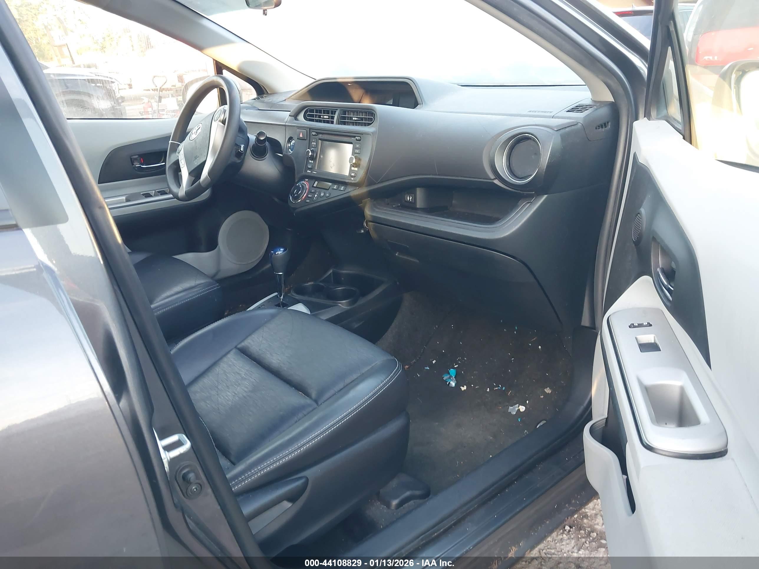 TOYOTA PRIUS image 5
