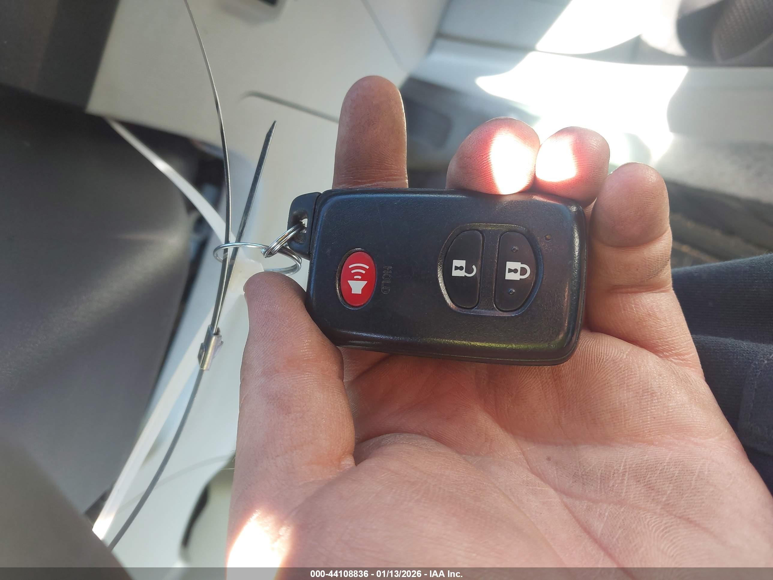 TOYOTA PRIUS image 11