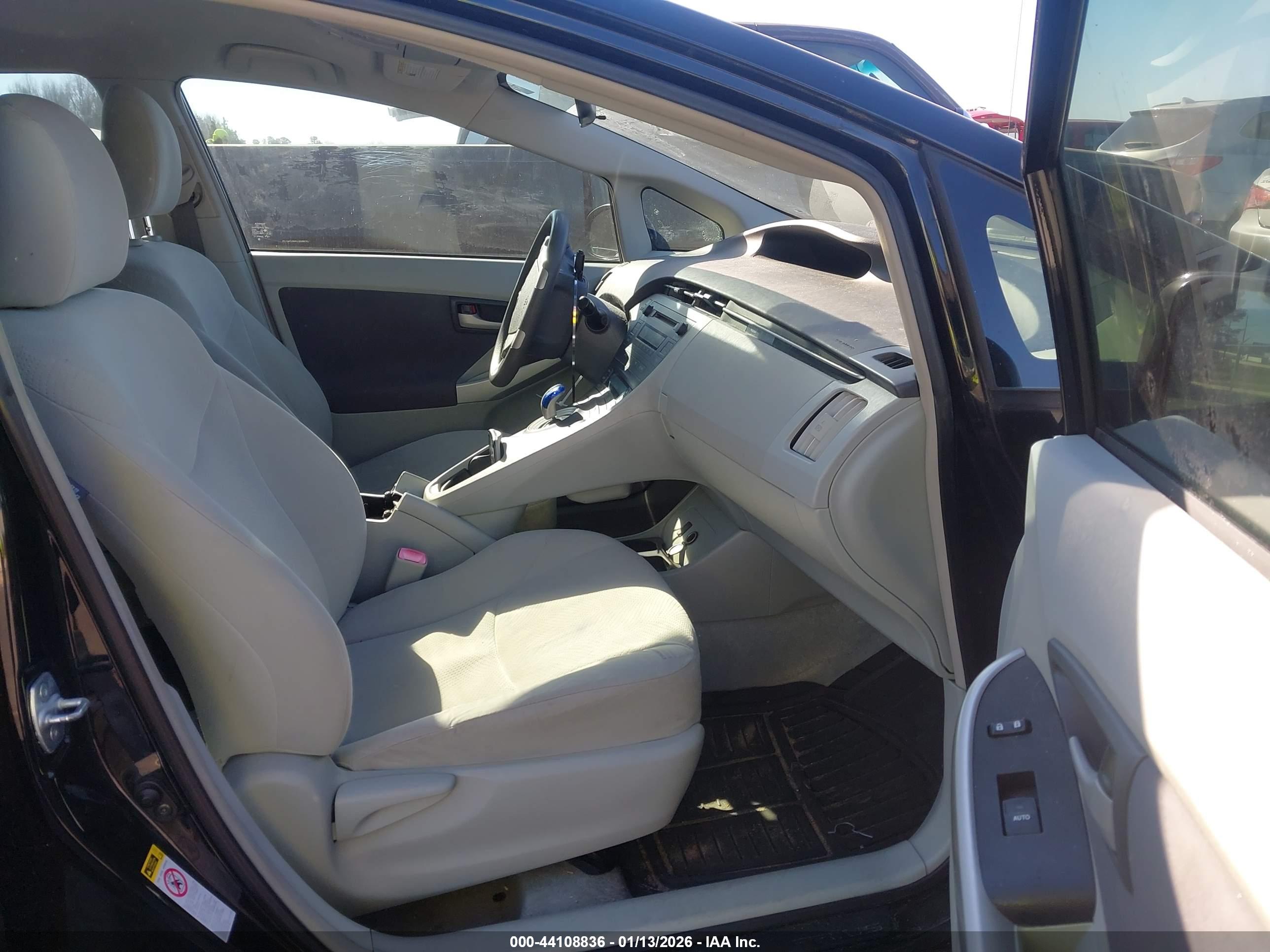 TOYOTA PRIUS image 5