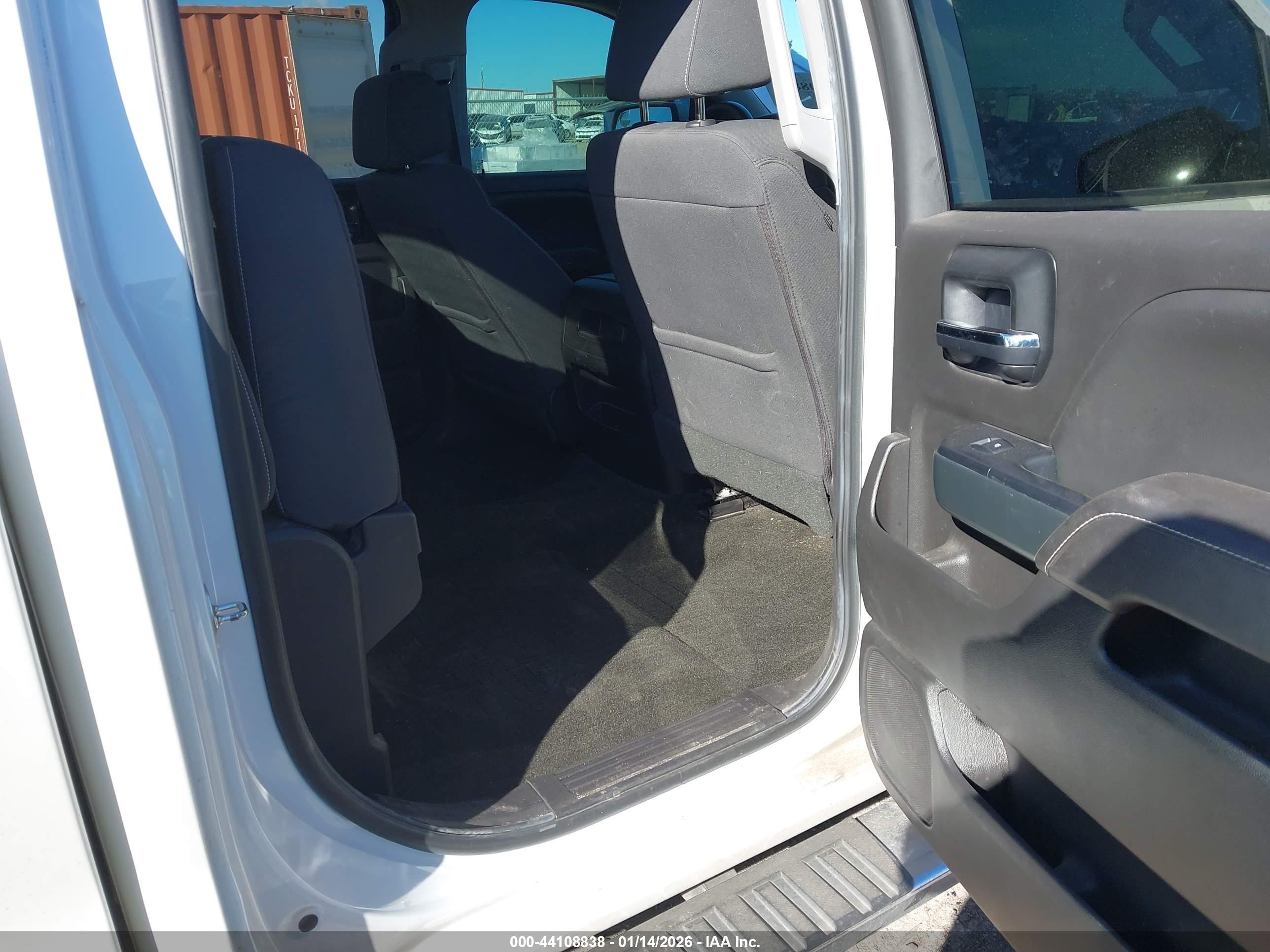 CHEVROLET SILVERADO image 8