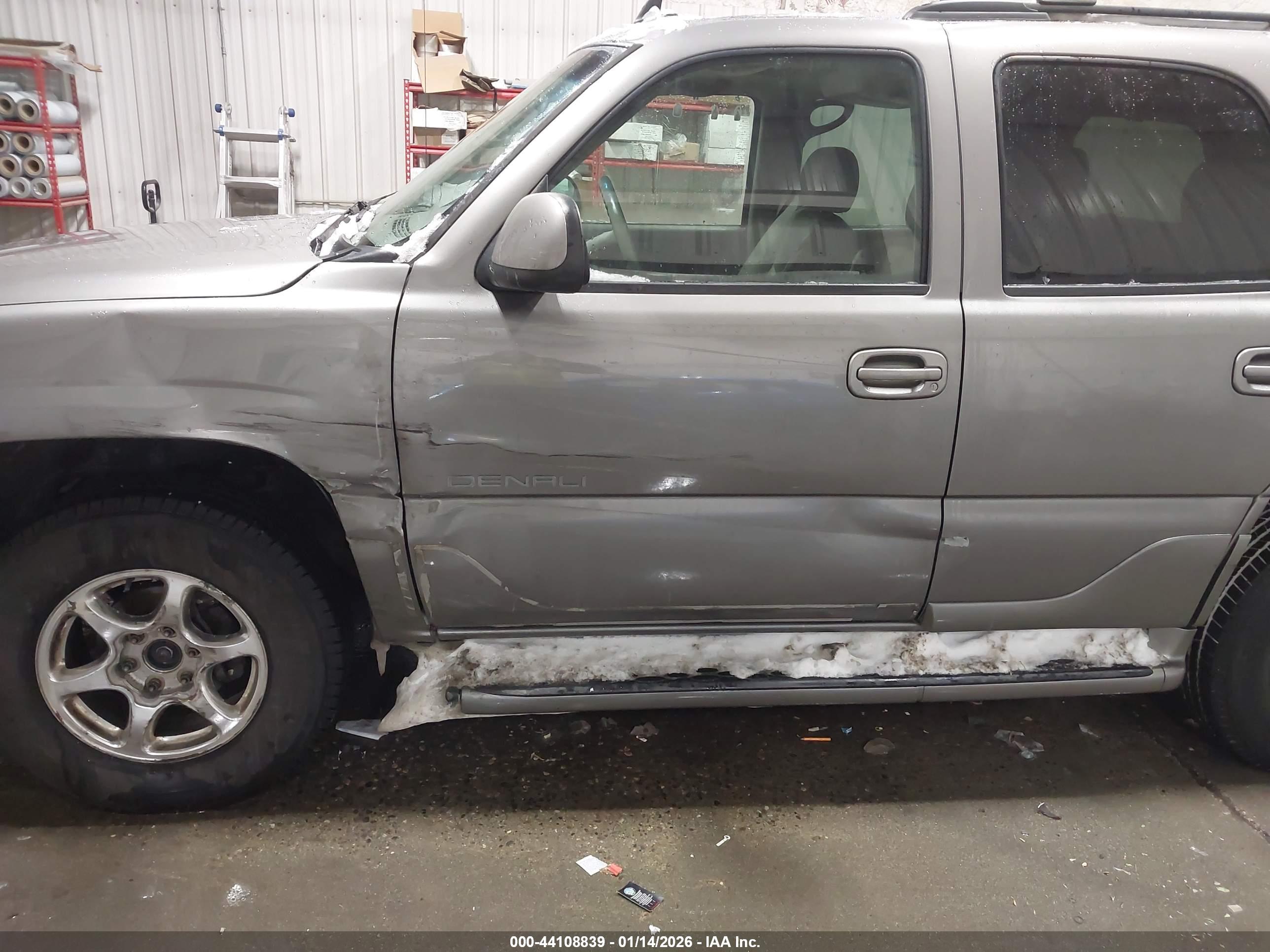 GMC YUKON image 6