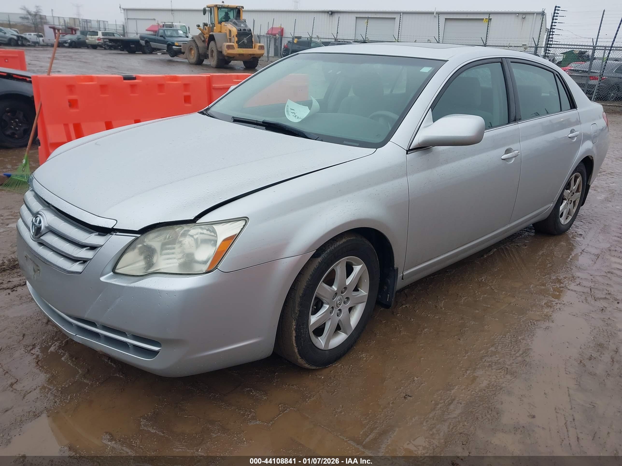 TOYOTA AVALON image 2