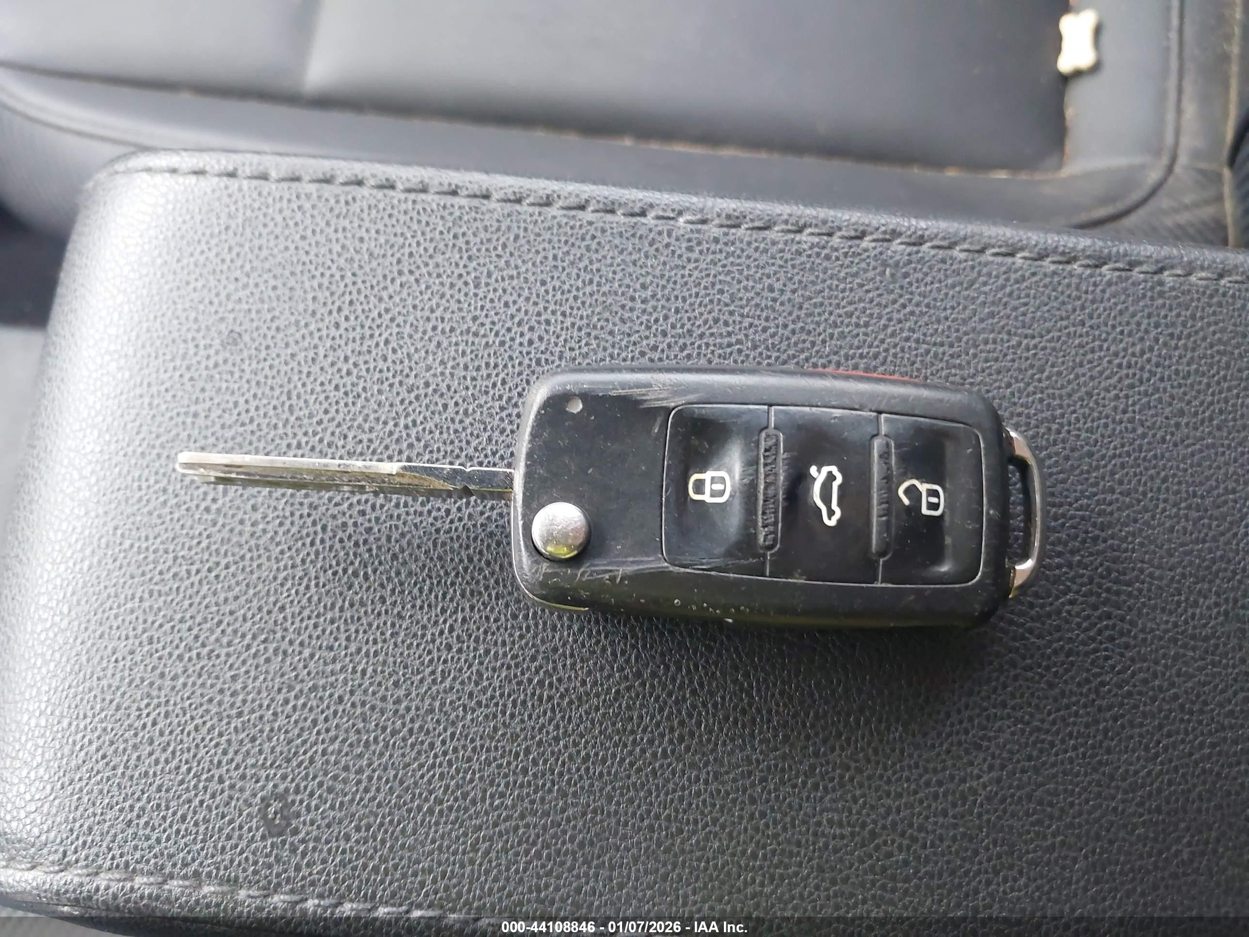 VOLKSWAGEN BEETLE image 11